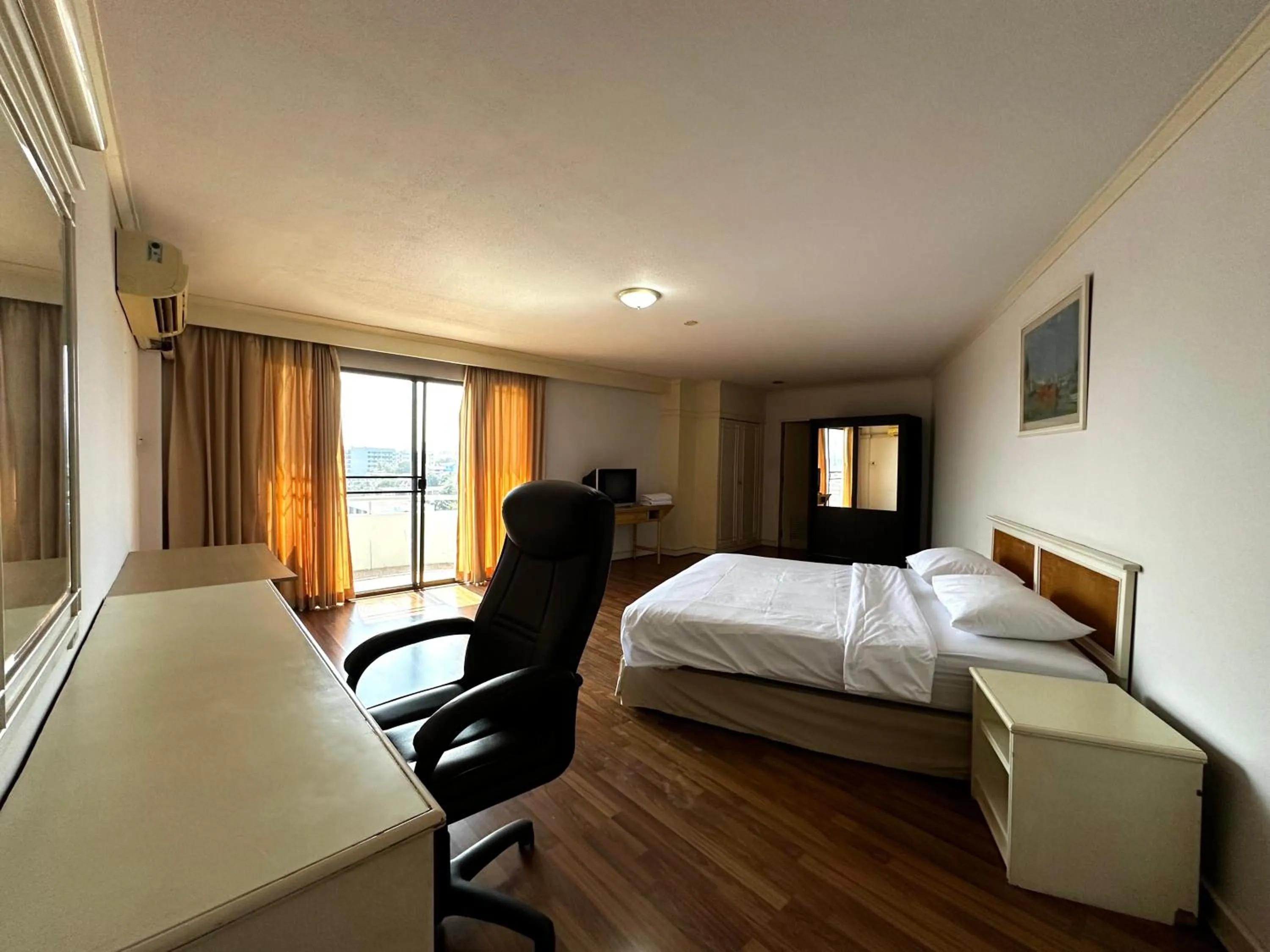 Deluxe One-Bedroom Suite in Garden Paradise