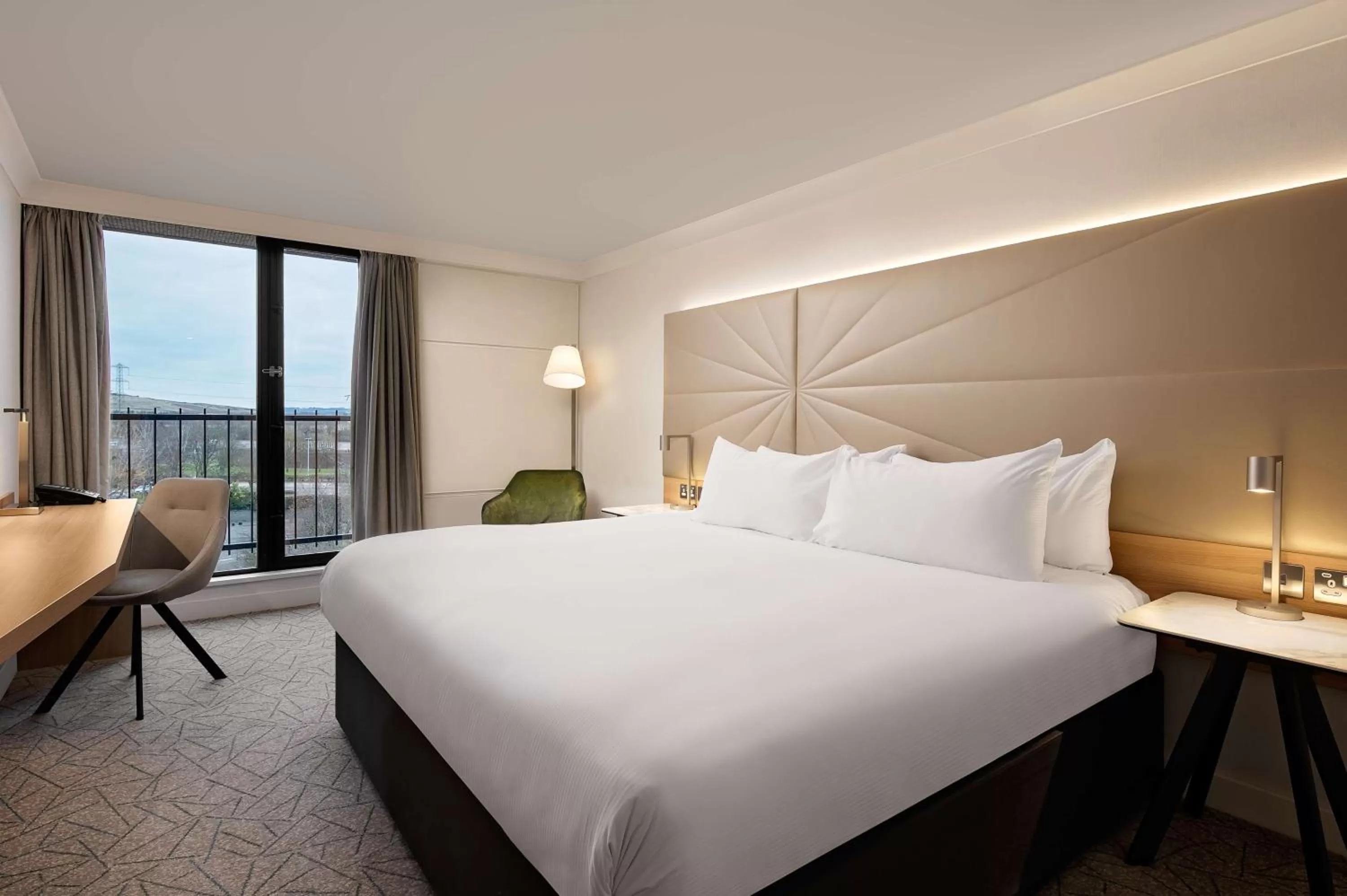 Deluxe Hilton King Room with Parking  in Hilton Birmingham Metropole Hotel