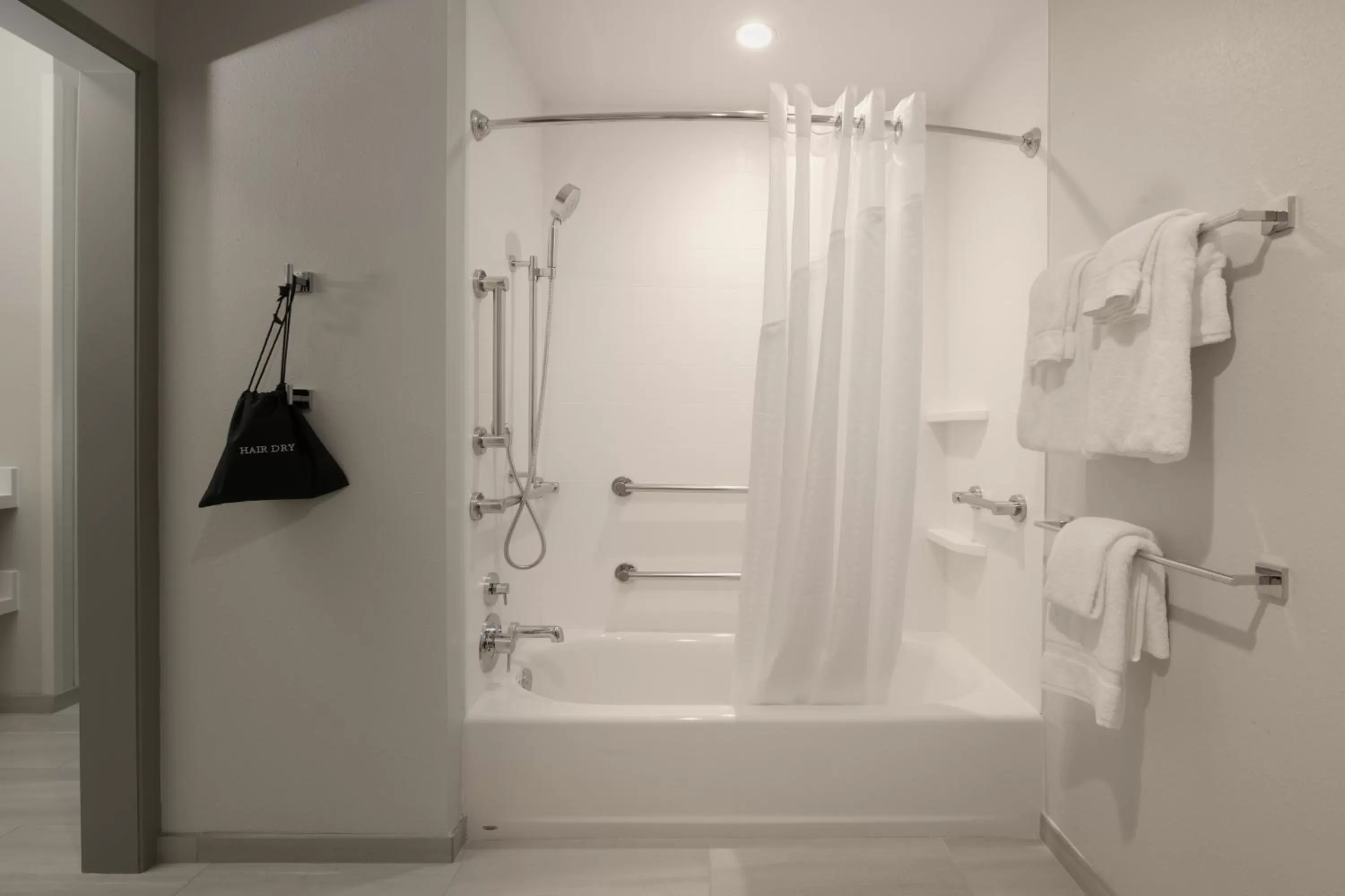 Queen Room with Two Queen Beds and Mobility Accessible Bathtub in Holiday Inn Express & Suites - Williamstown - Glassboro by IHG