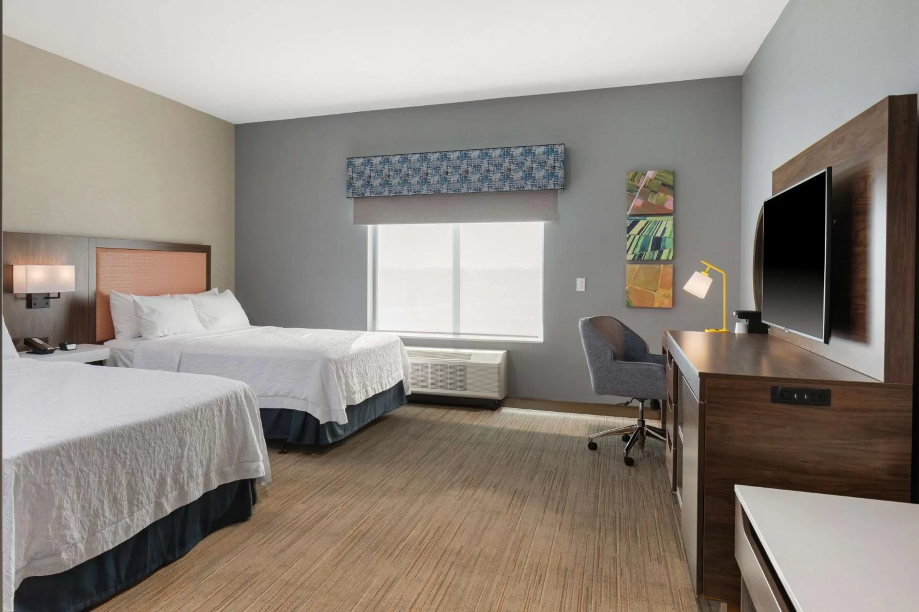 Queen Room with Two Queen Beds - Mobility and Hearing Access/Non-Smoking in Hampton Inn Circleville, Oh