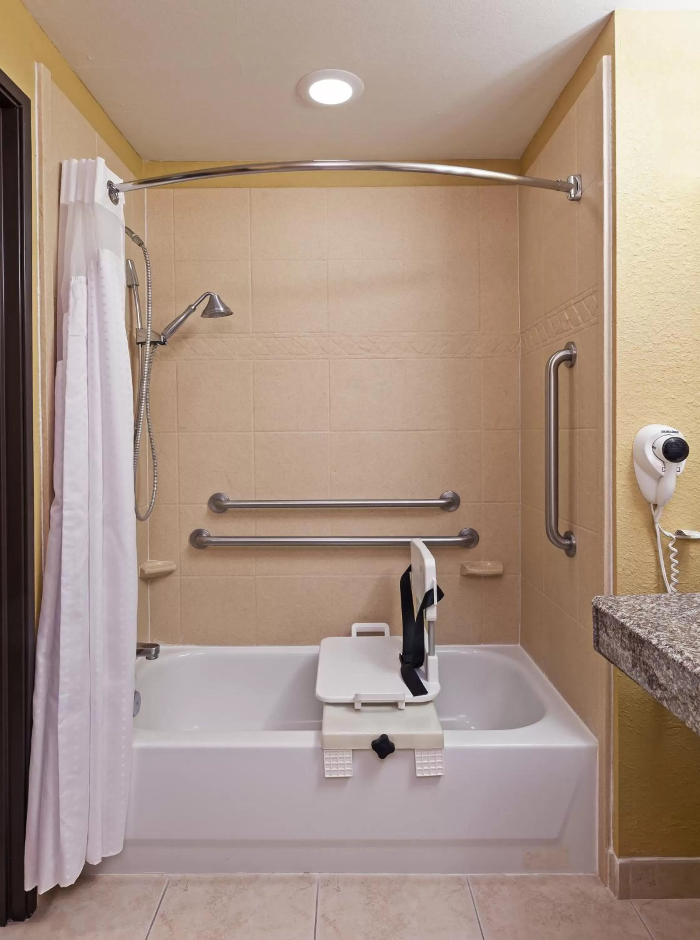 Standard Queen Room with Two Queen Beds and Mobility Accessible Tub in Holiday Inn Express & Suites, Corpus Christi NW, Calallen by IHG
