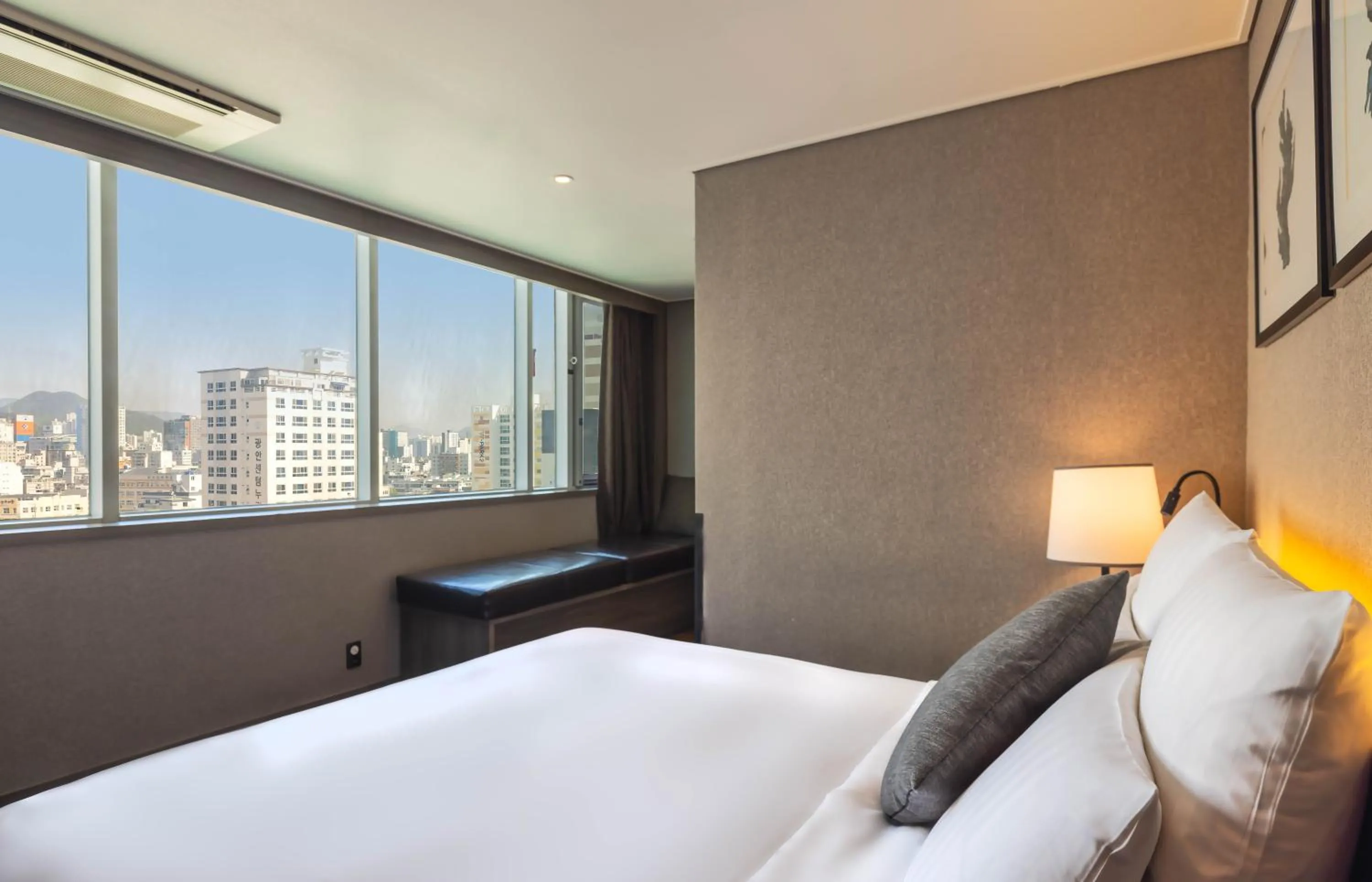 [Room Upgrade] Cinema Double No View to Deluxe Double Room with City View  in Kent Hotel Gwangalli by Kensington