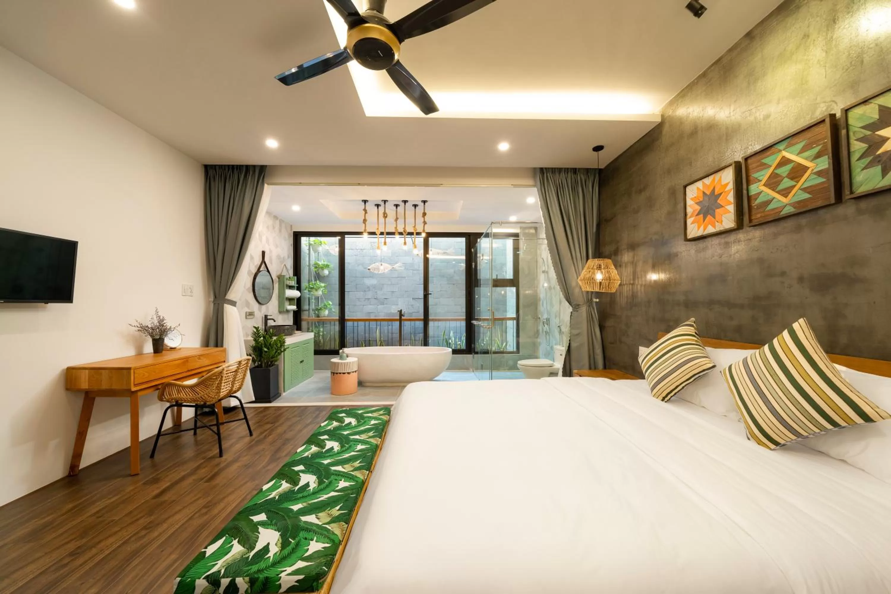 Deluxe Double Room with Bath in Paddy Boutique House Hoian