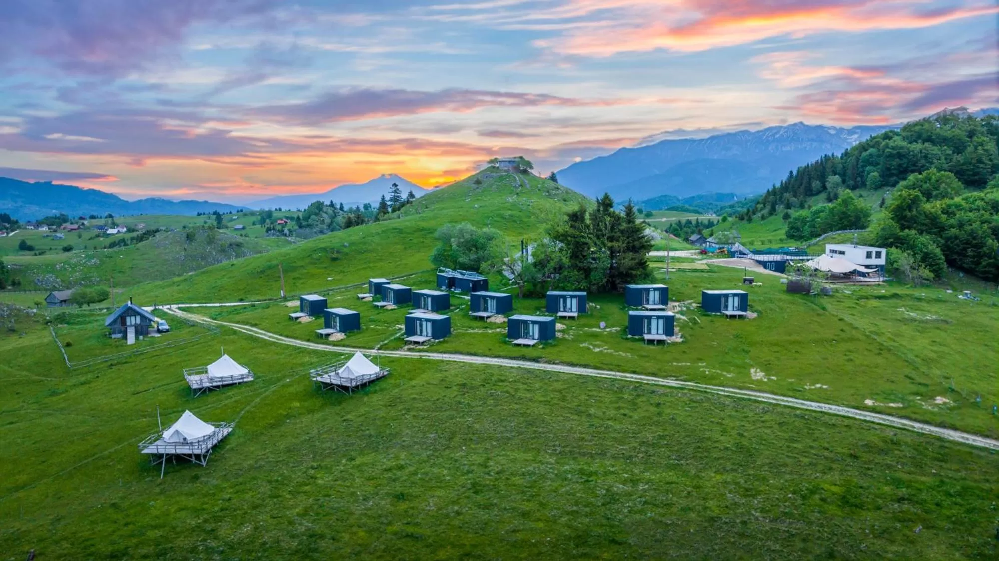 Ursa Mica Glamping Resort
