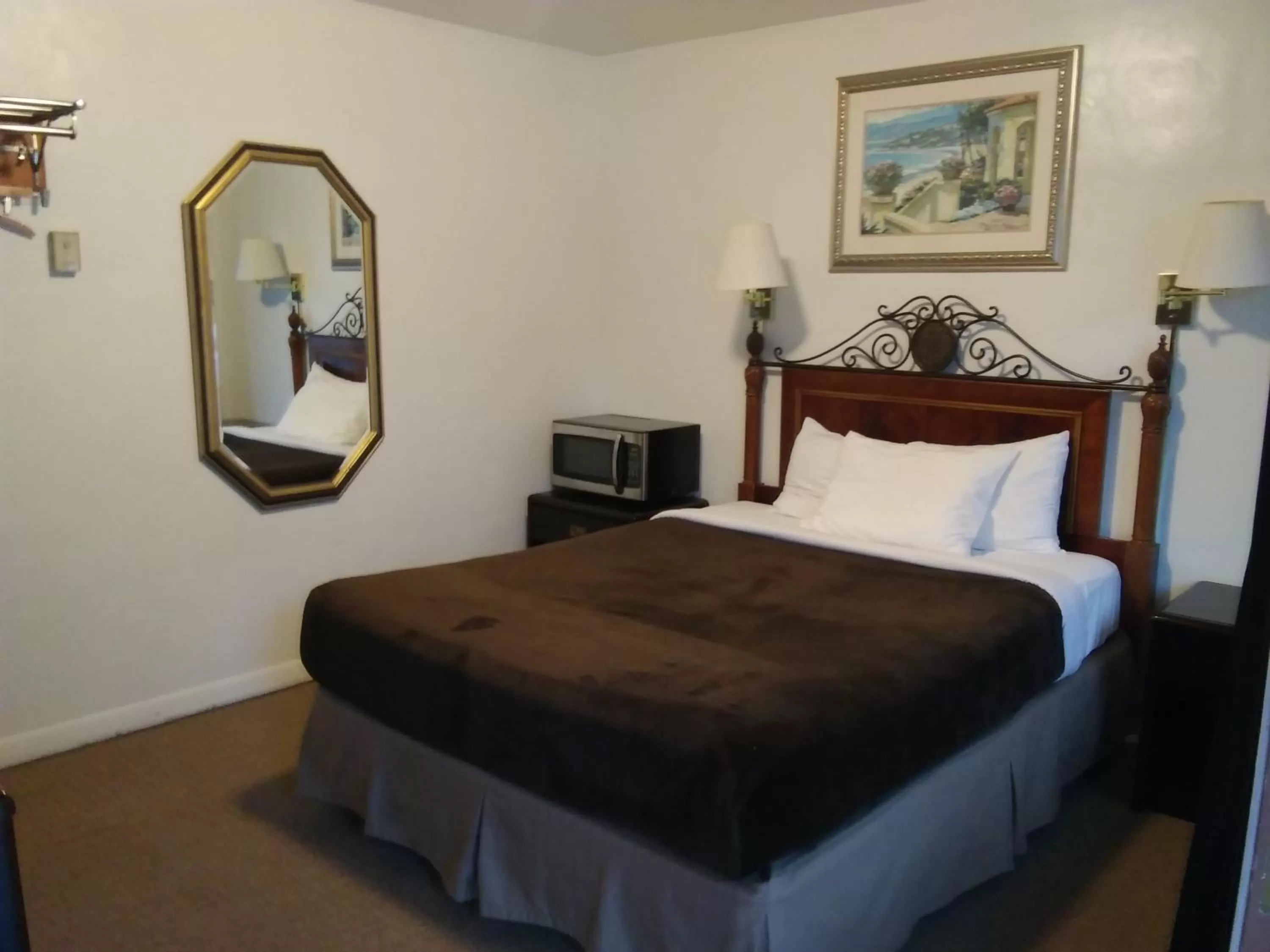 Queen Room in Bay Bridge Motel