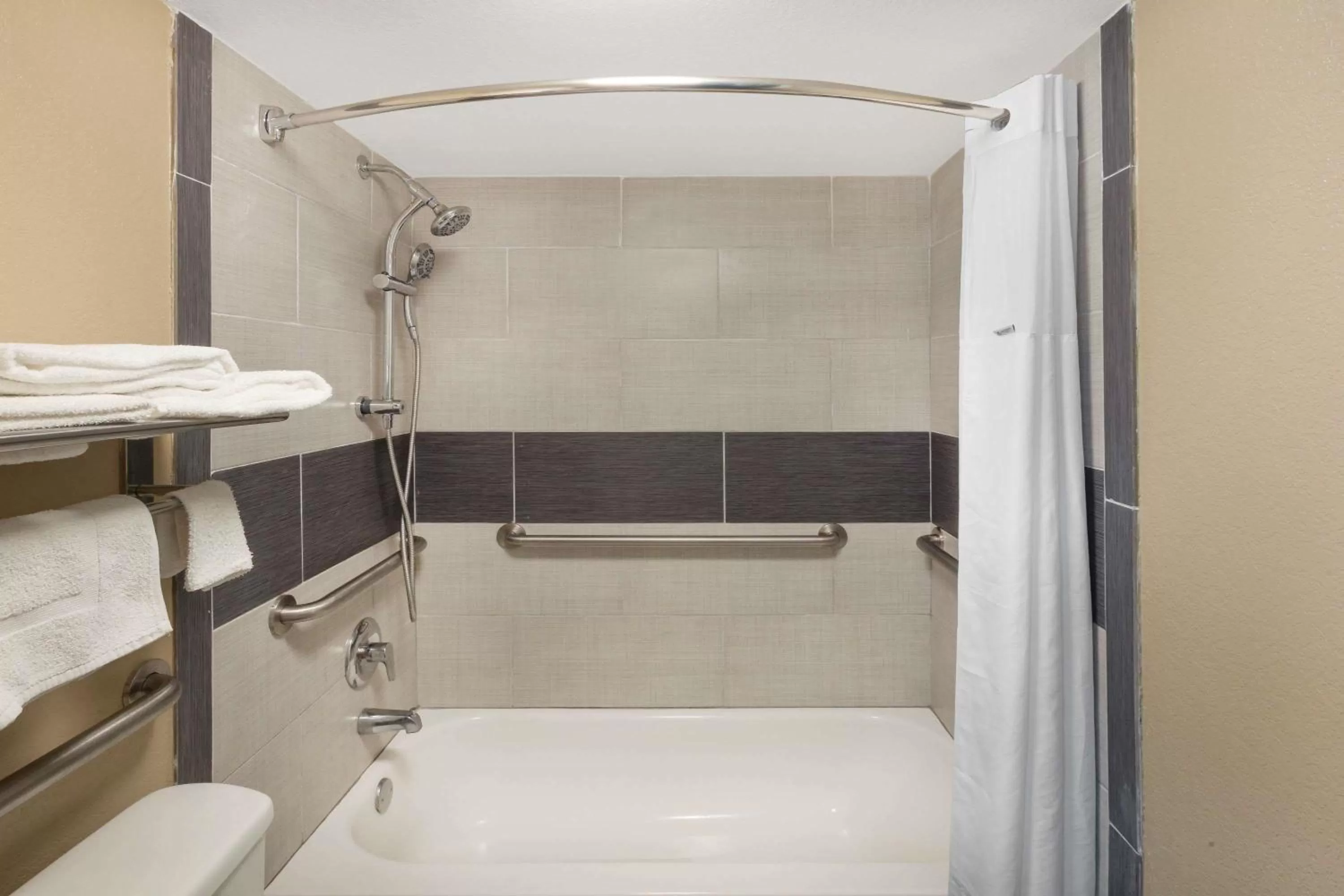 Queen Room with Bath Tub - Mobility/Hearing Accessible - Non-Smoking in Super 8 by Wyndham Kingsville