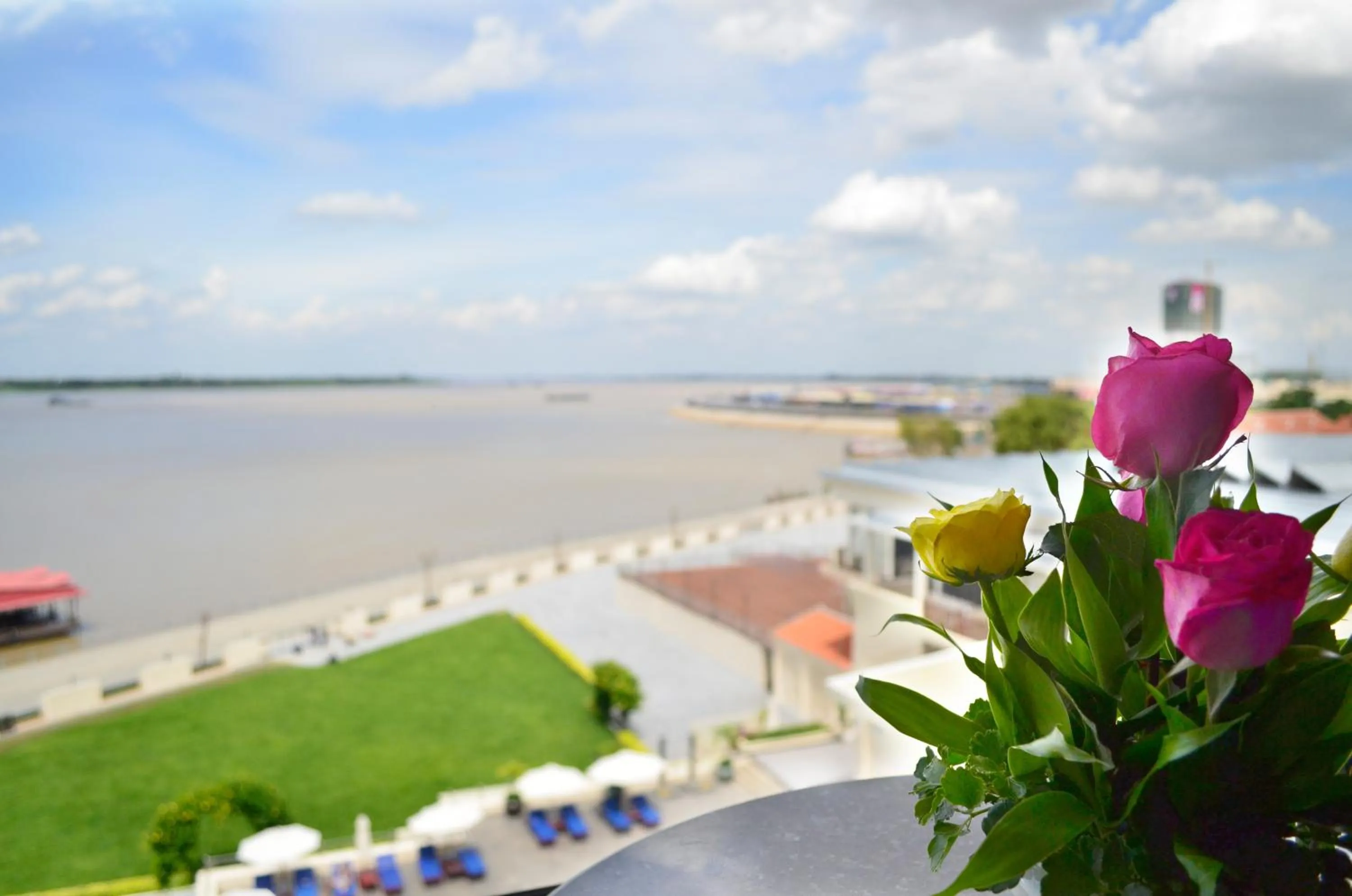 Deluxe Double or Twin Room with River View - single occupancy in Hotel Cambodiana