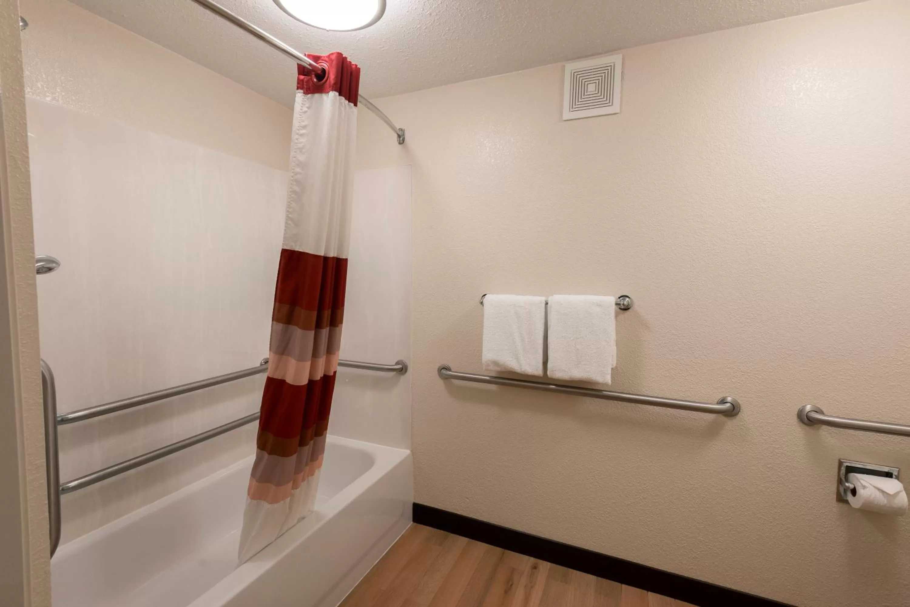 Standard King Room Disability Access Smoke Free in Red Roof Inn Raleigh Southwest - Cary