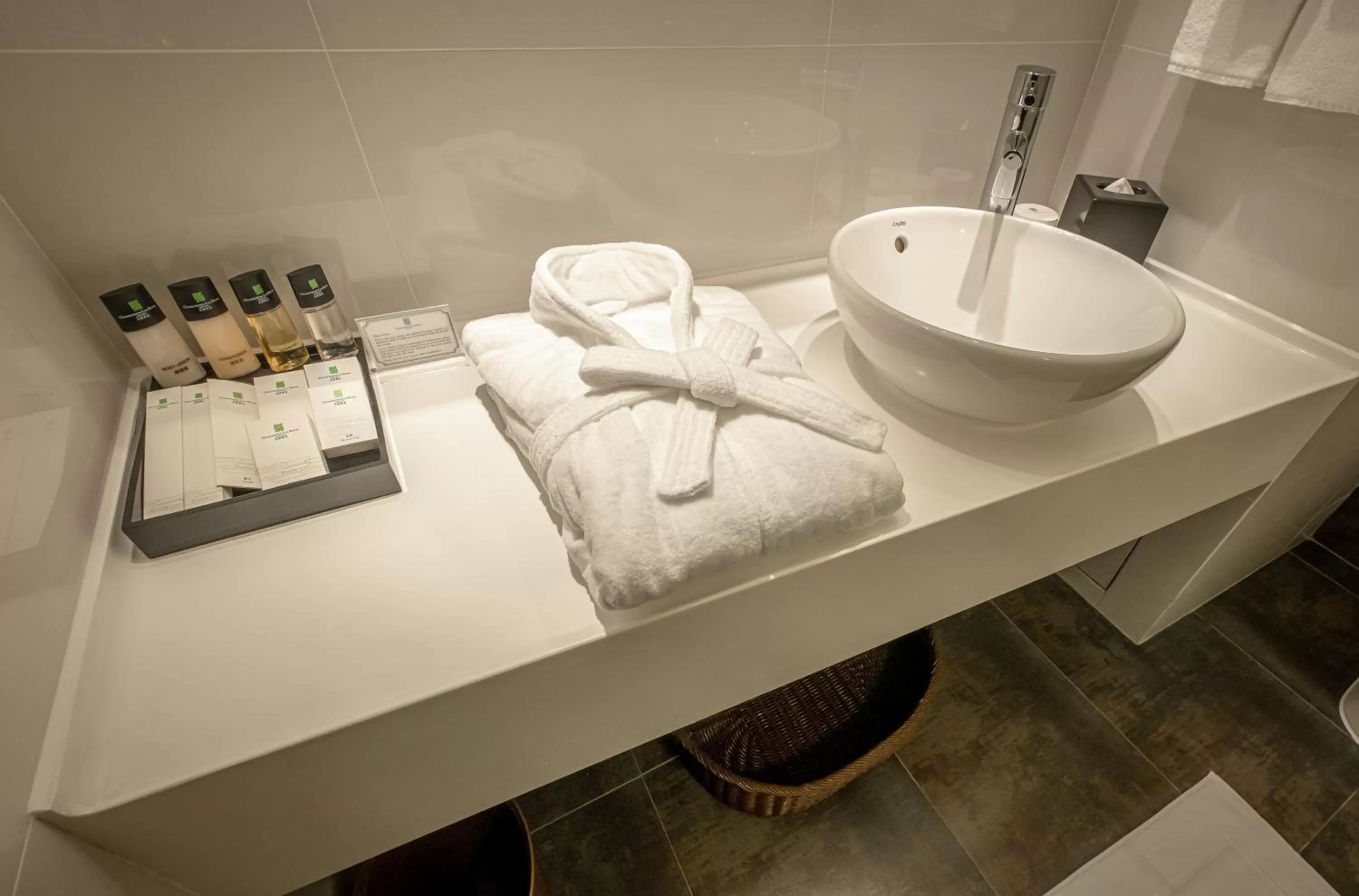 Superior Double Room - Genius in Gloucester Luk Kwok Hong Kong