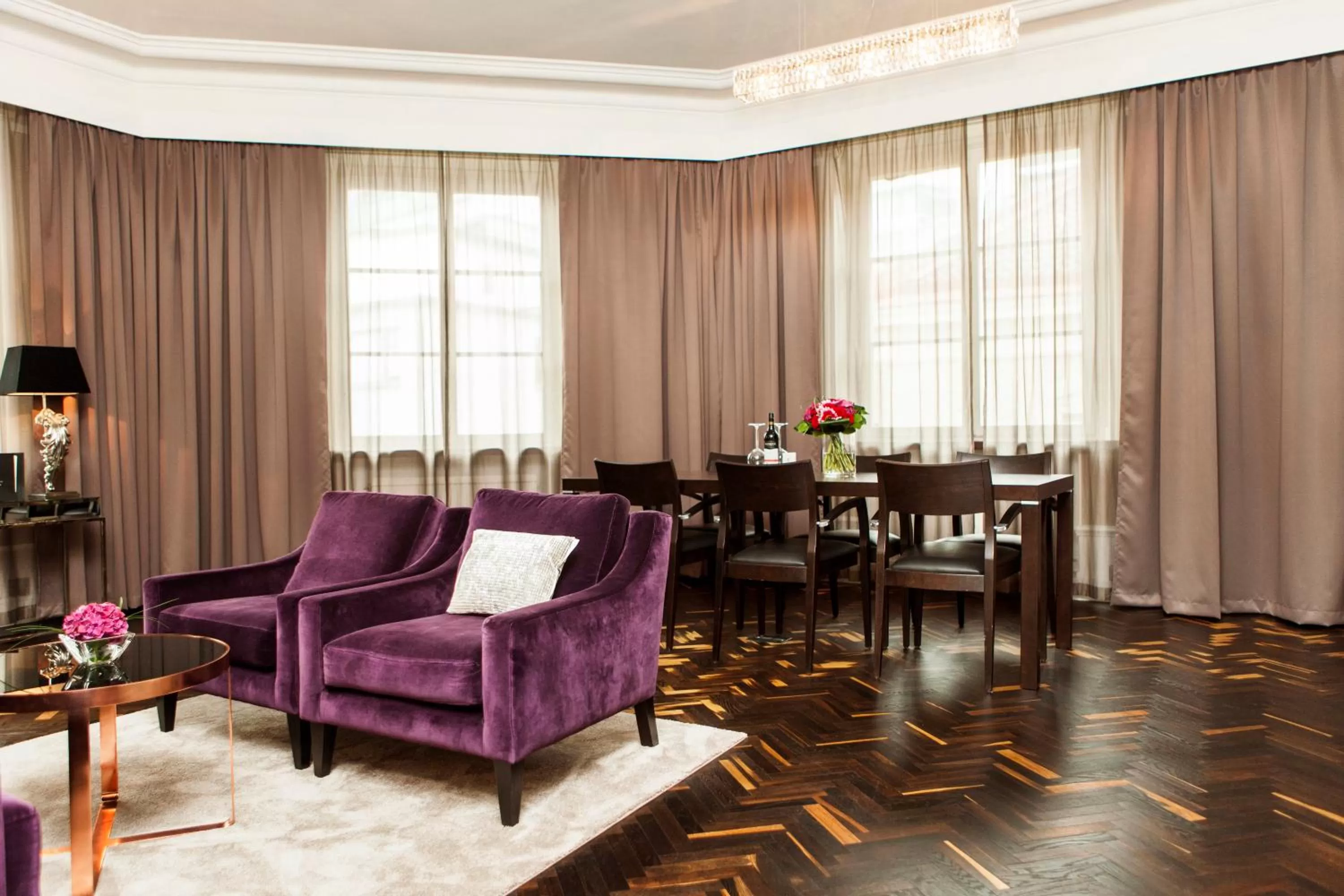 Junior Suite in Elite Plaza Hotel