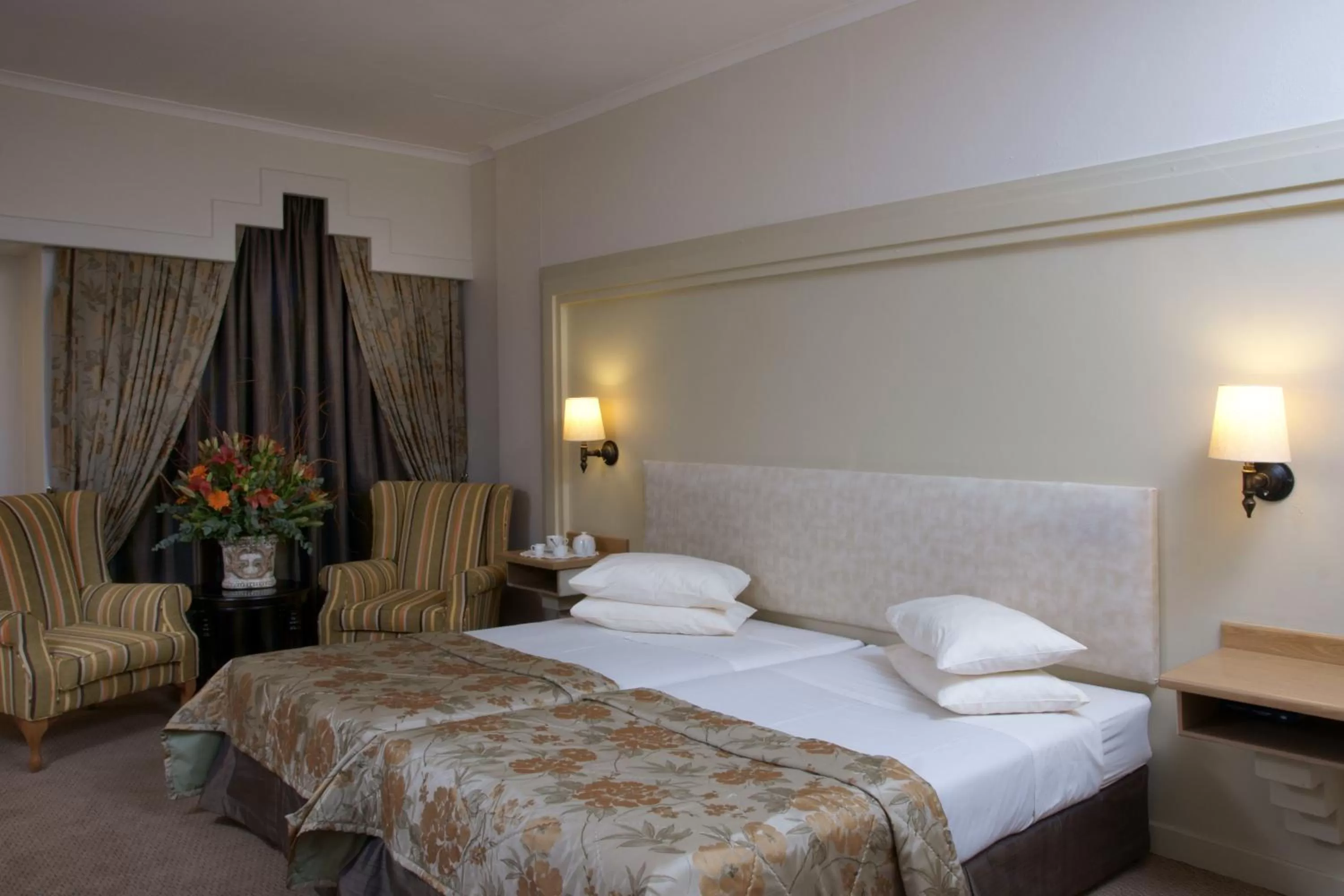 Luxury Twin Room - single occupancy in Apollo Hotel