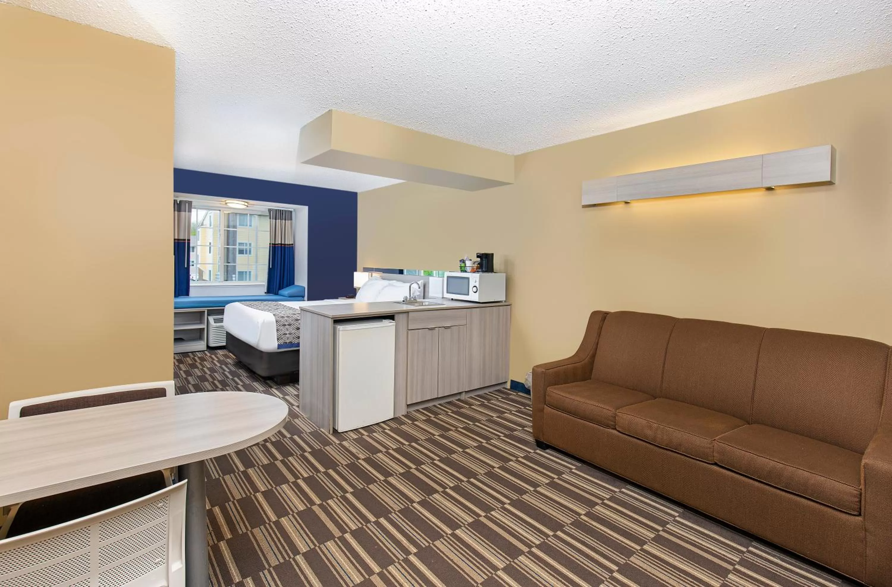 Queen Studio Suite with Sofa Bed - Non-Smoking in Microtel Inn & Suites by Wyndham Dry Ridge