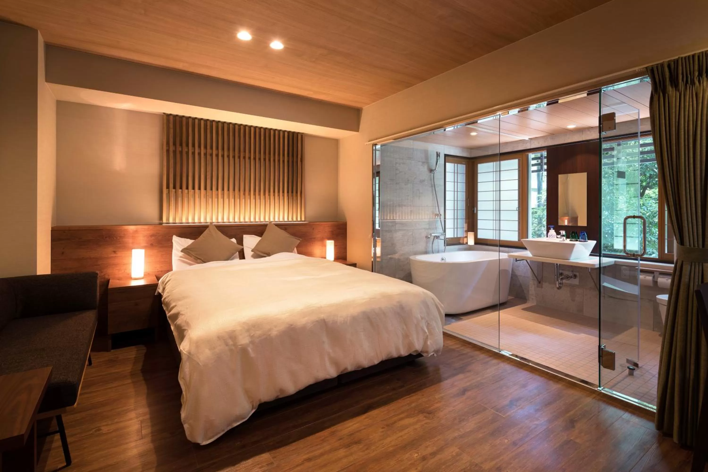 Queen Room with Mountain View in Hotel Miyajima Villa