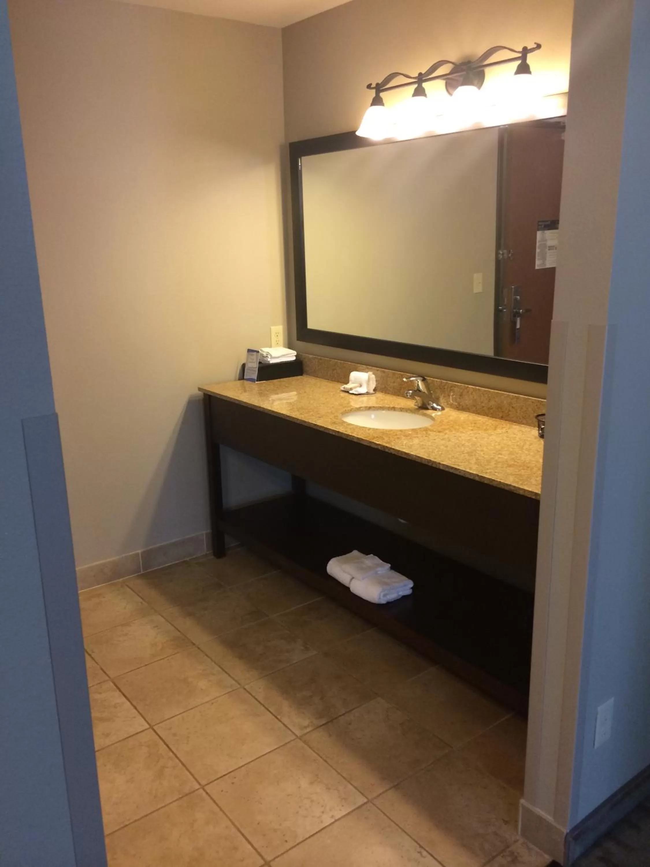 King Room - Disability Access - Non-Smoking in Baymont by Wyndham Minot