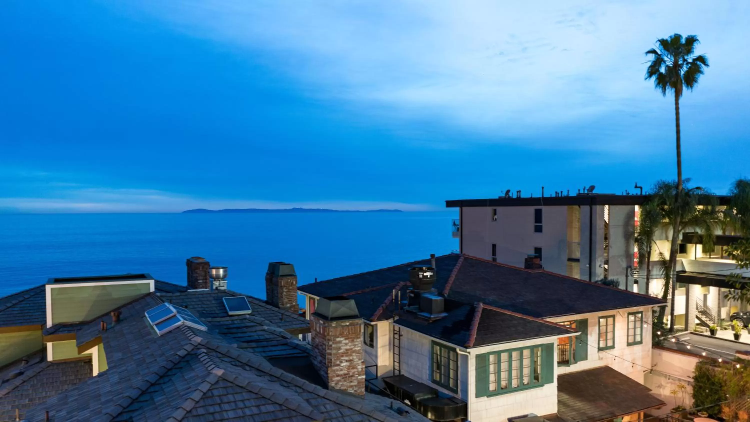 Partial Ocean Junior Queen Suite in Pacific Edge Hotel on Laguna Beach