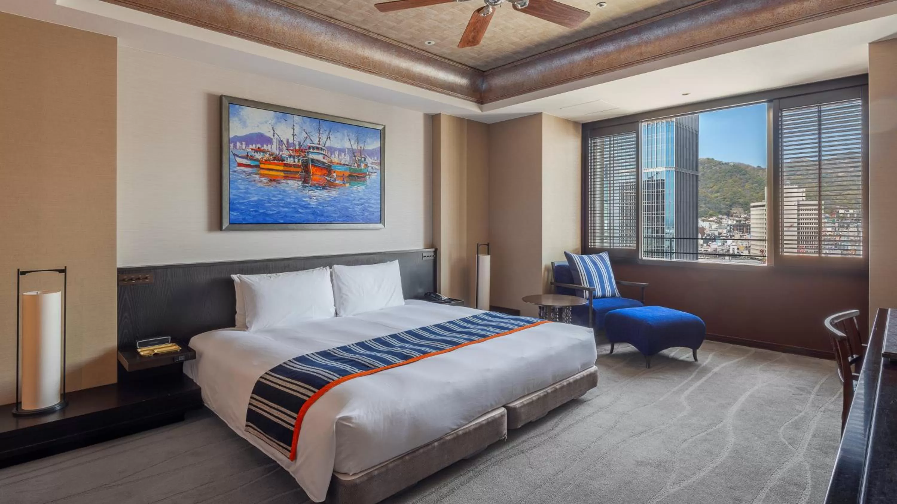 Executive King Room - City View with Complimentary Mini-bar  in Oriental Hotel