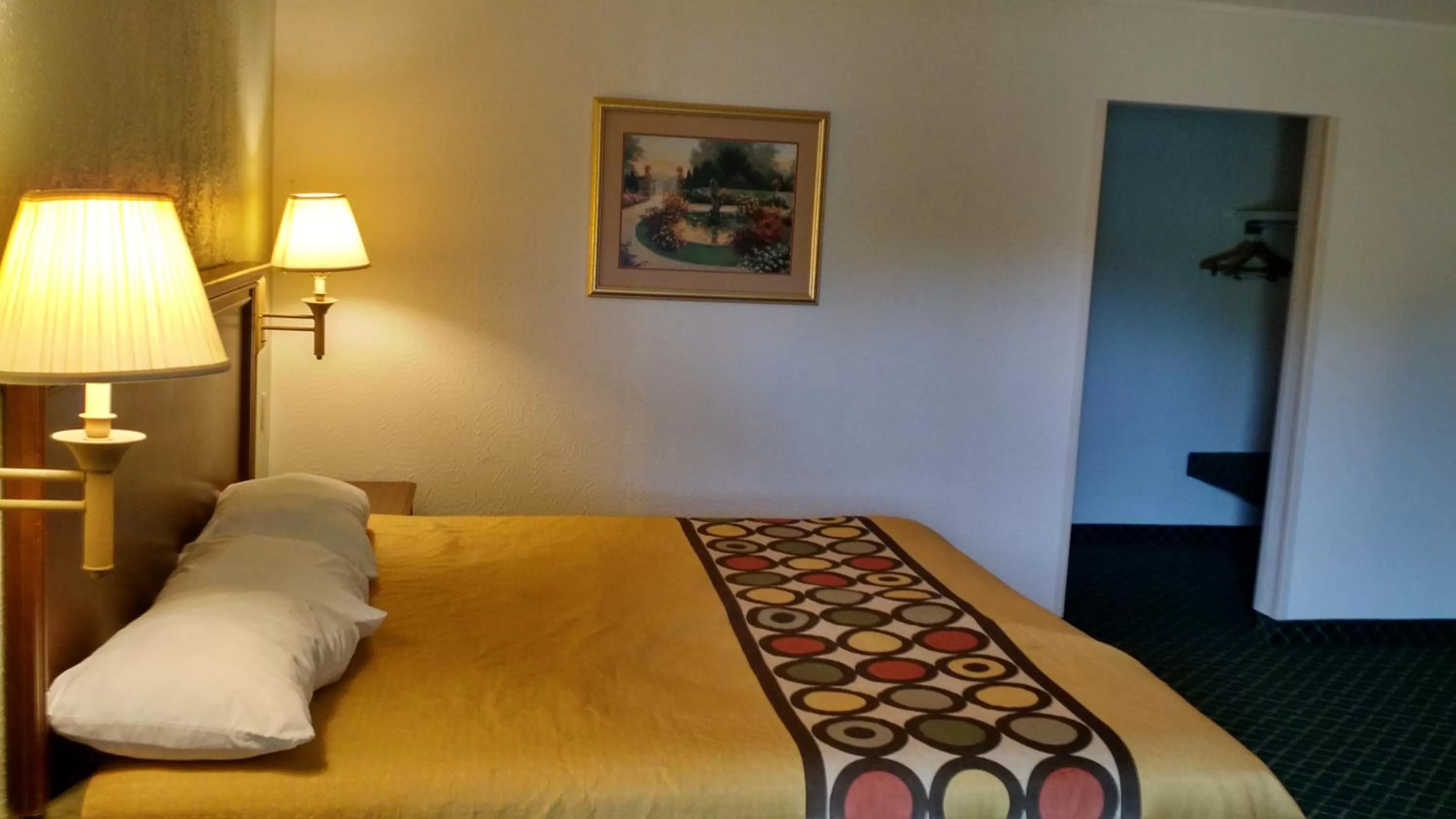 King Room in Sprucewood Inn