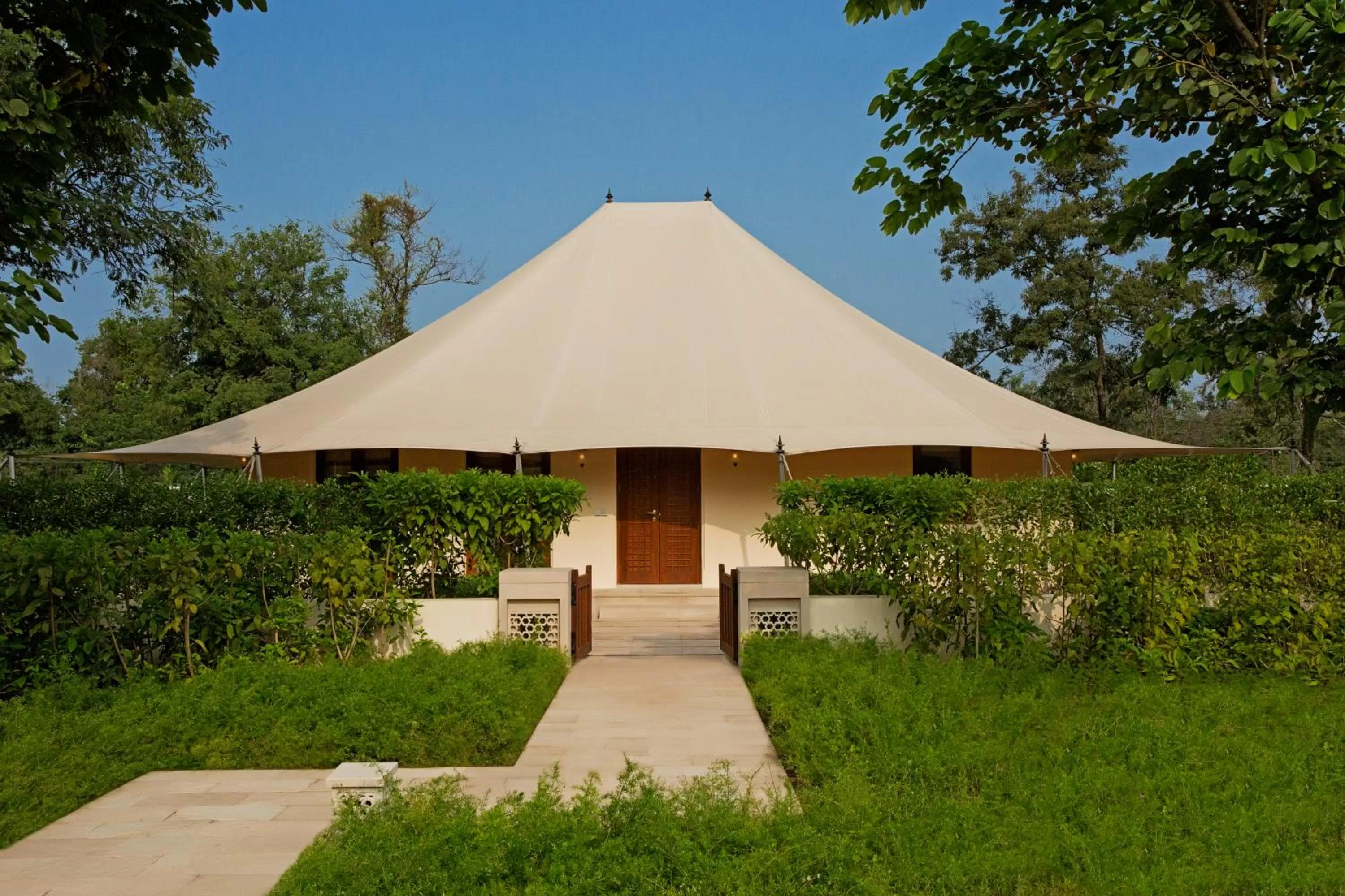 Royal Tent with Garden in The Oberoi Sukhvilas Spa Resort, New Chandigarh