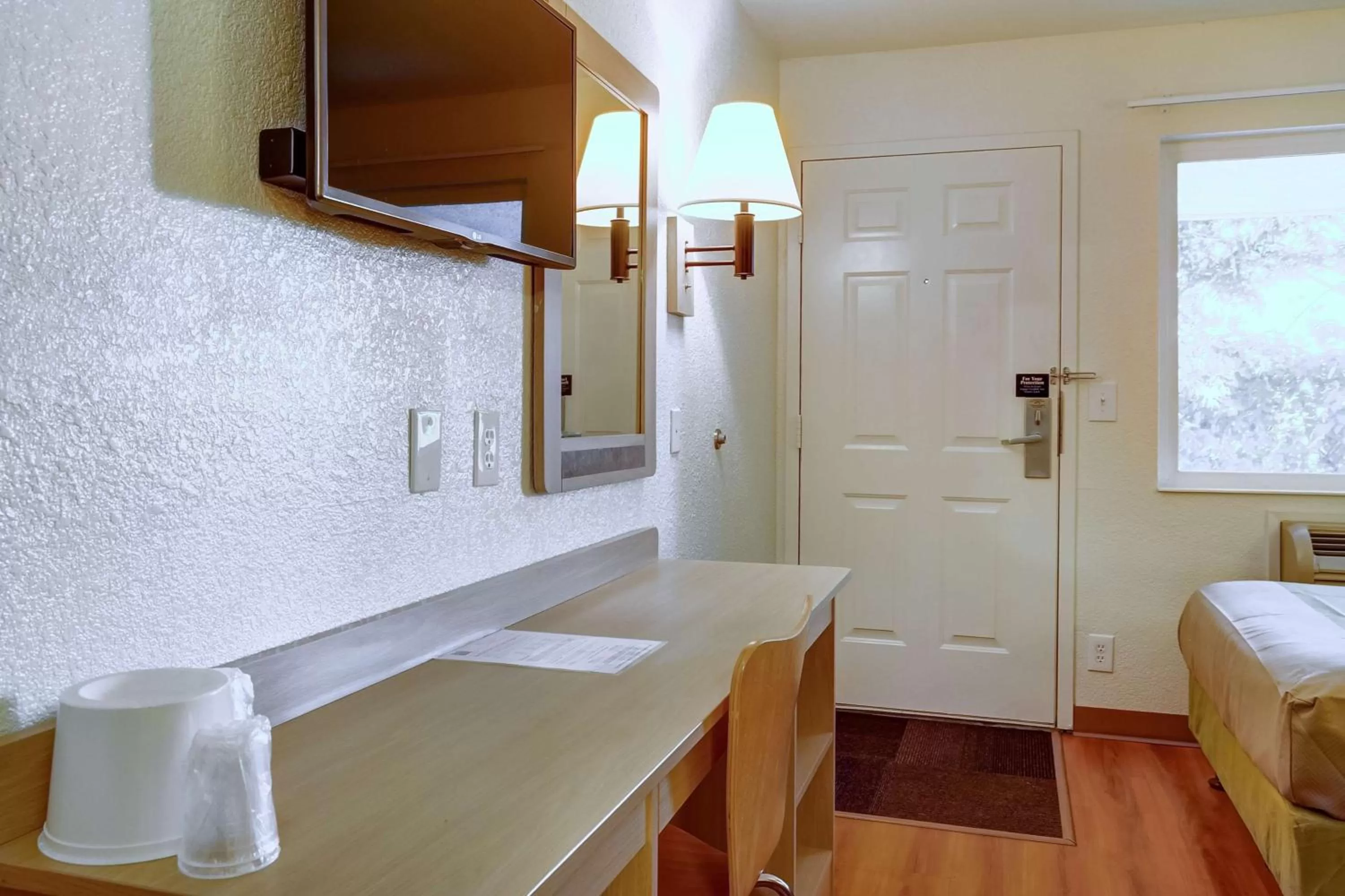 Quadruple Room in Motel 6-Eugene, OR - South Springfield