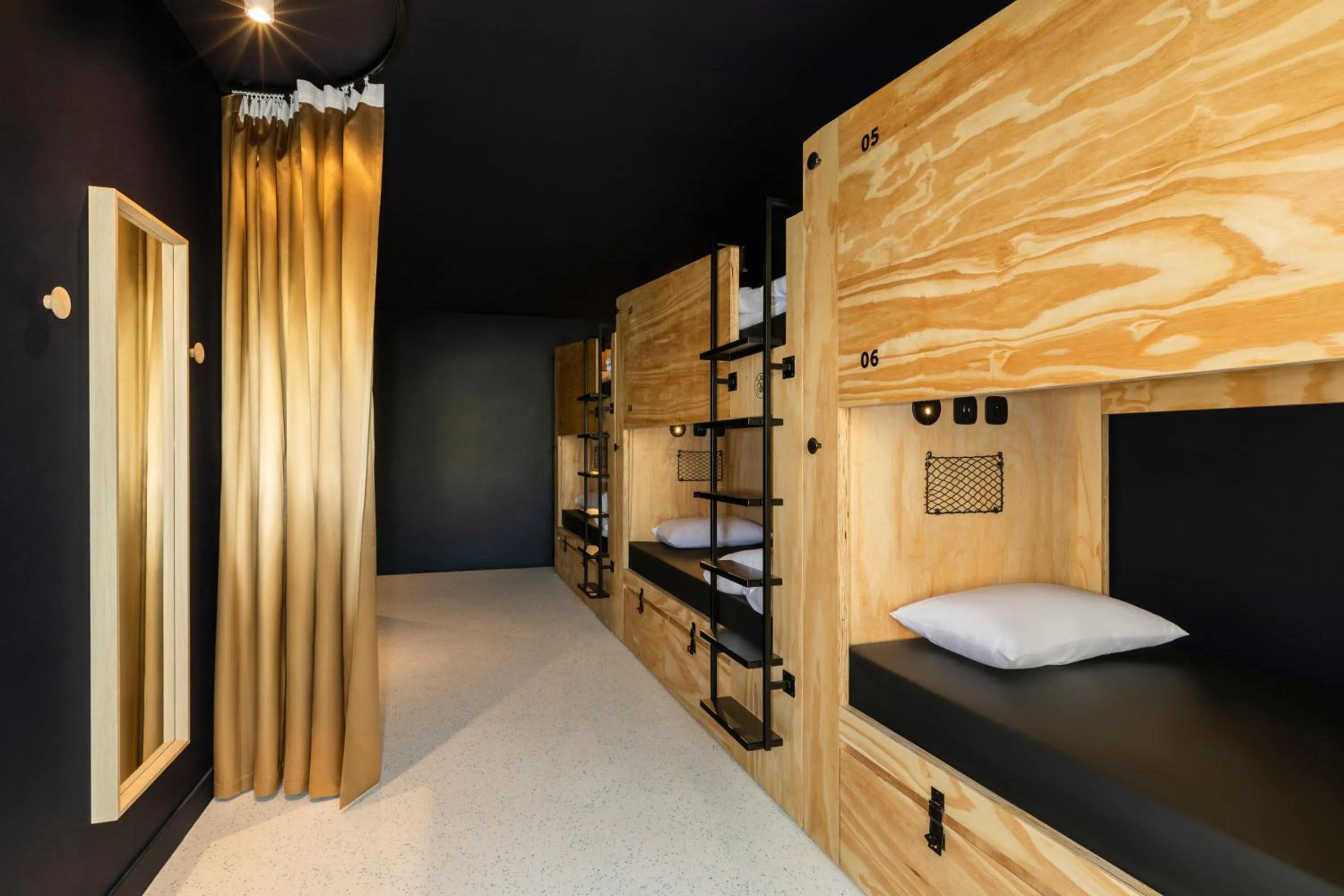  Private Bedroom for 6 people in JO&JOE Paris - Nation
