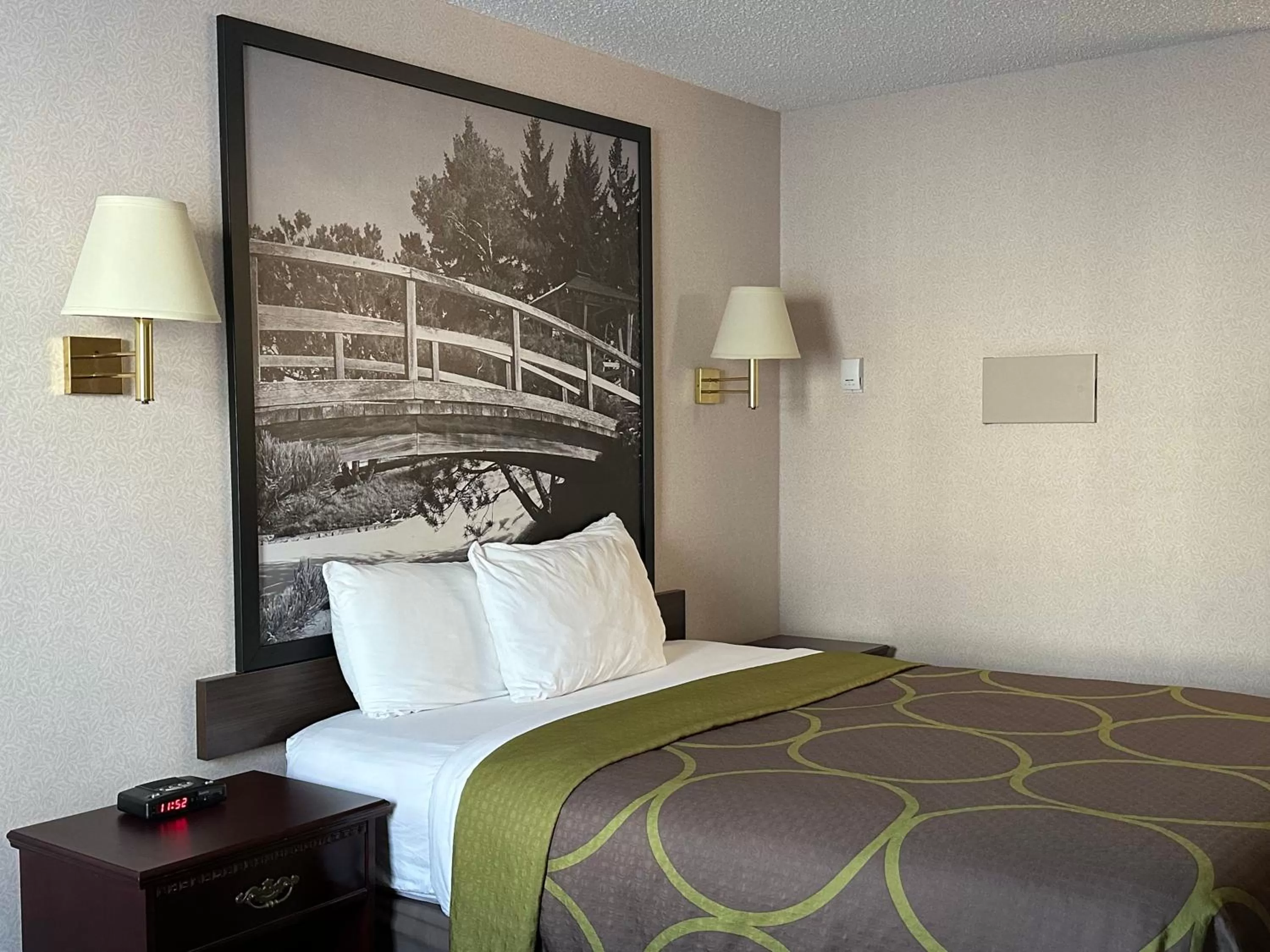 Queen Room - Non-Smoking in Super 8 by Wyndham Lethbridge