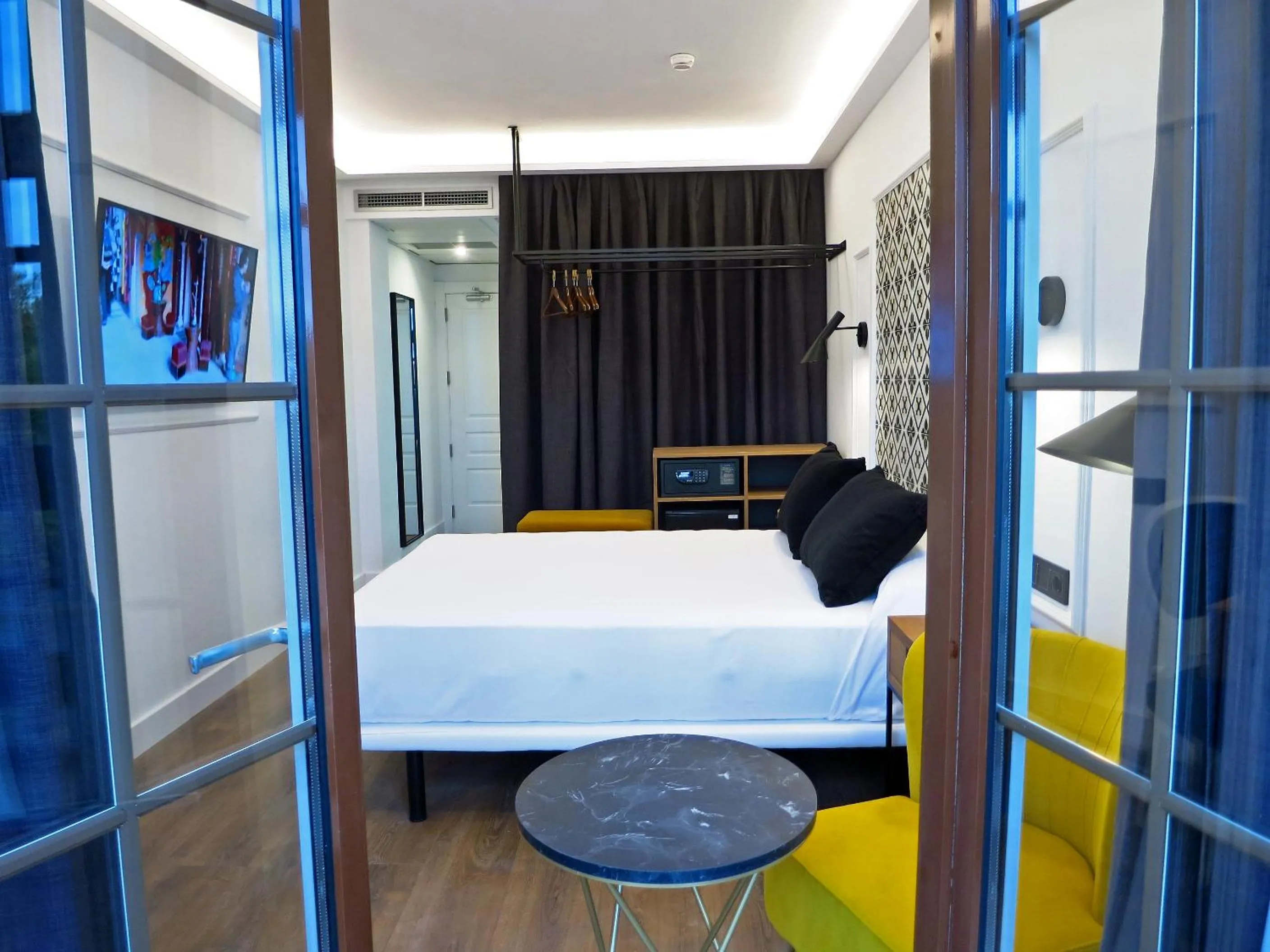 Superior Double or Twin Room with City View in Hotel Colón Plaza