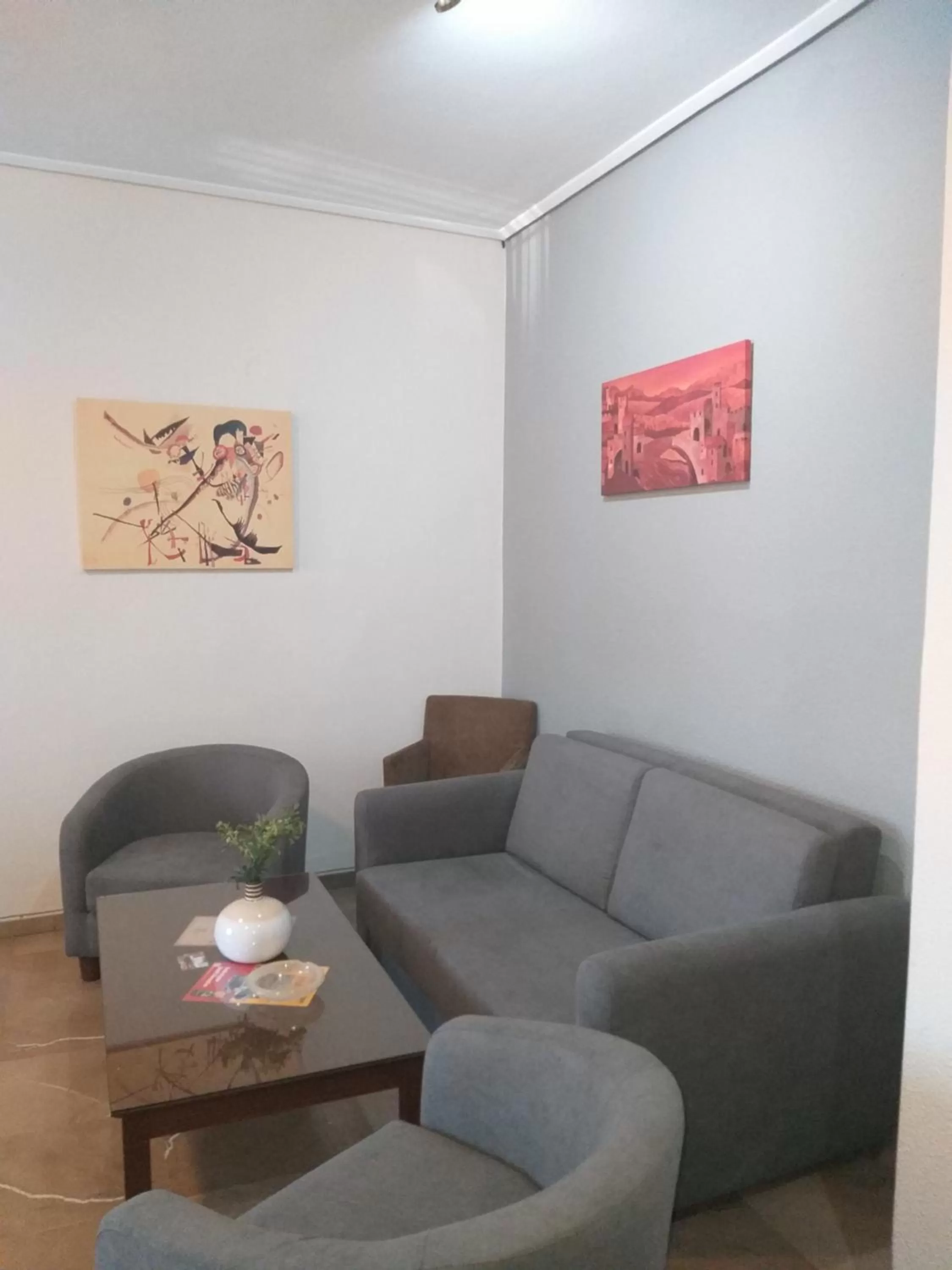 Deluxe Quadruple Room in Apollo Hotel