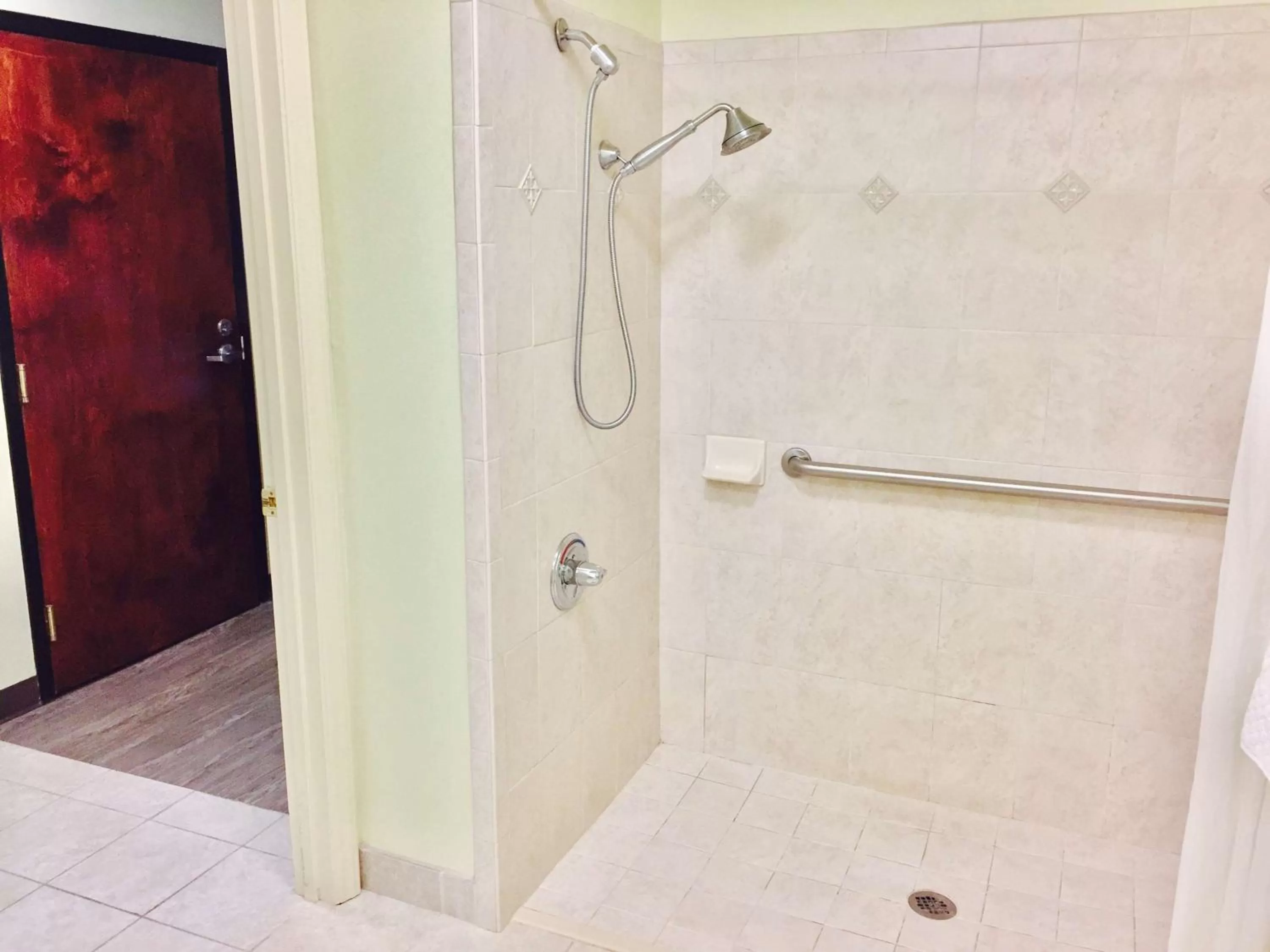 King Room with Walk-in Shower - Disability Access in Best Western Butner Creedmoor Inn