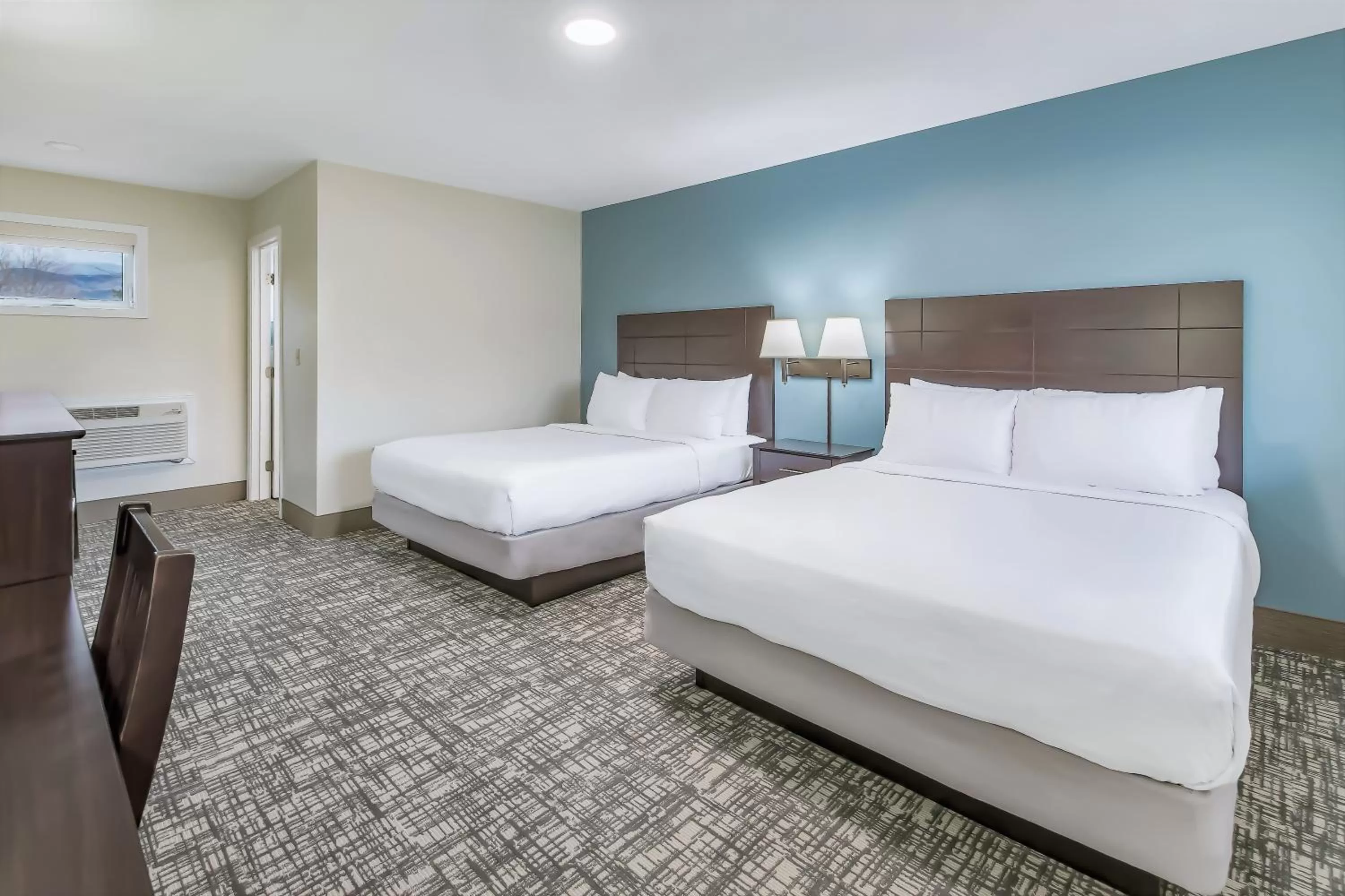 Deluxe Queen Room with Two Queen Beds in Top Notch Inn