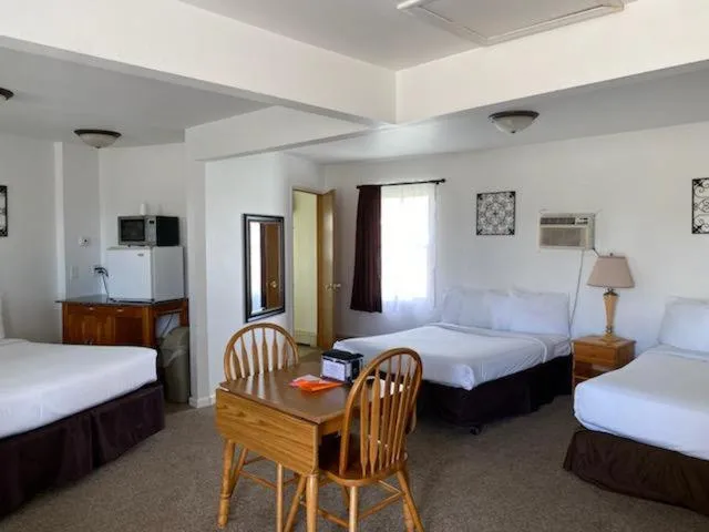 Triple Room in Sunset Lodge Escanaba