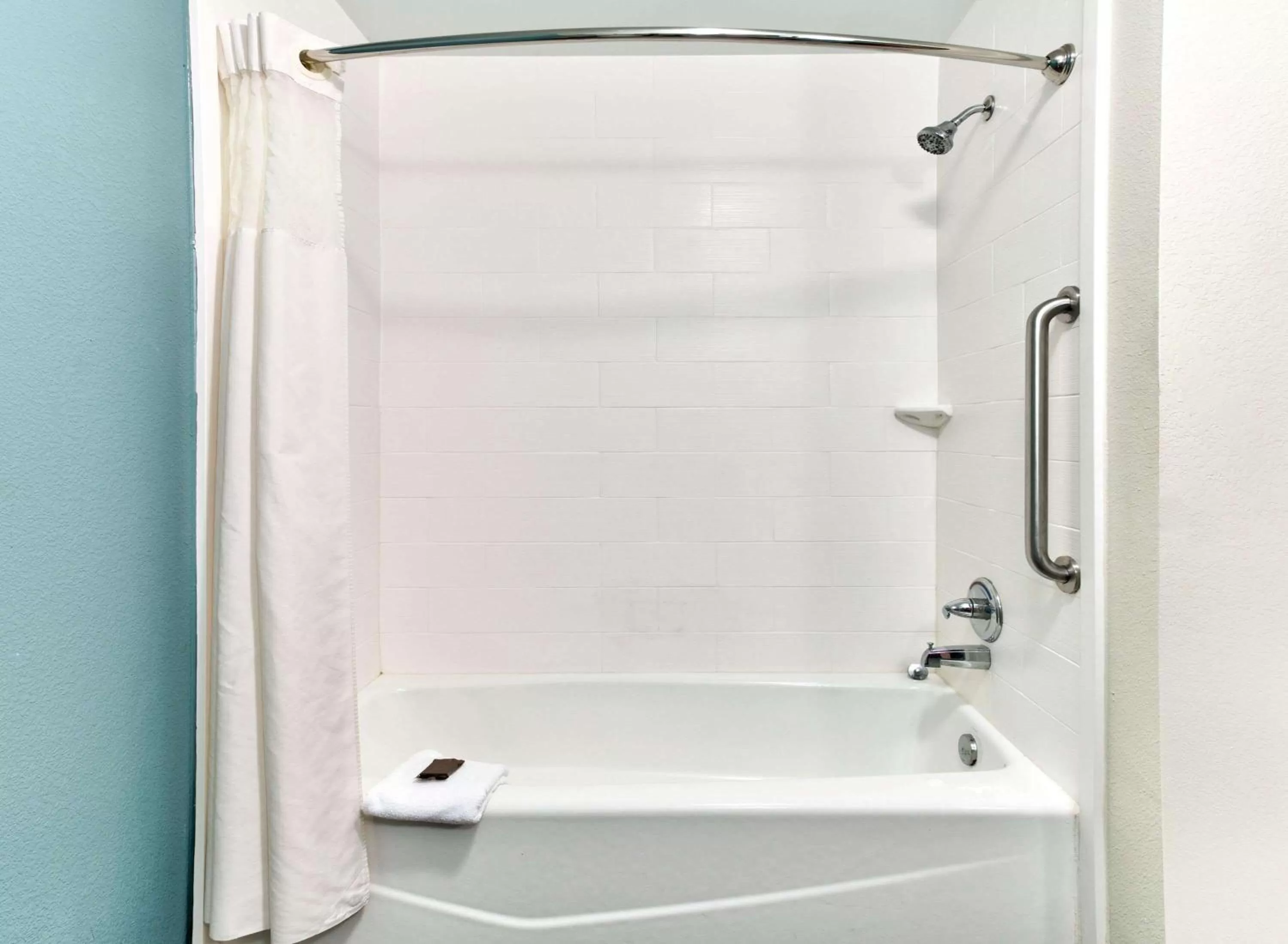 King Room with Bath Tub - Mobility Accessible/Non-Smoking in Wingate by Wyndham Longview North