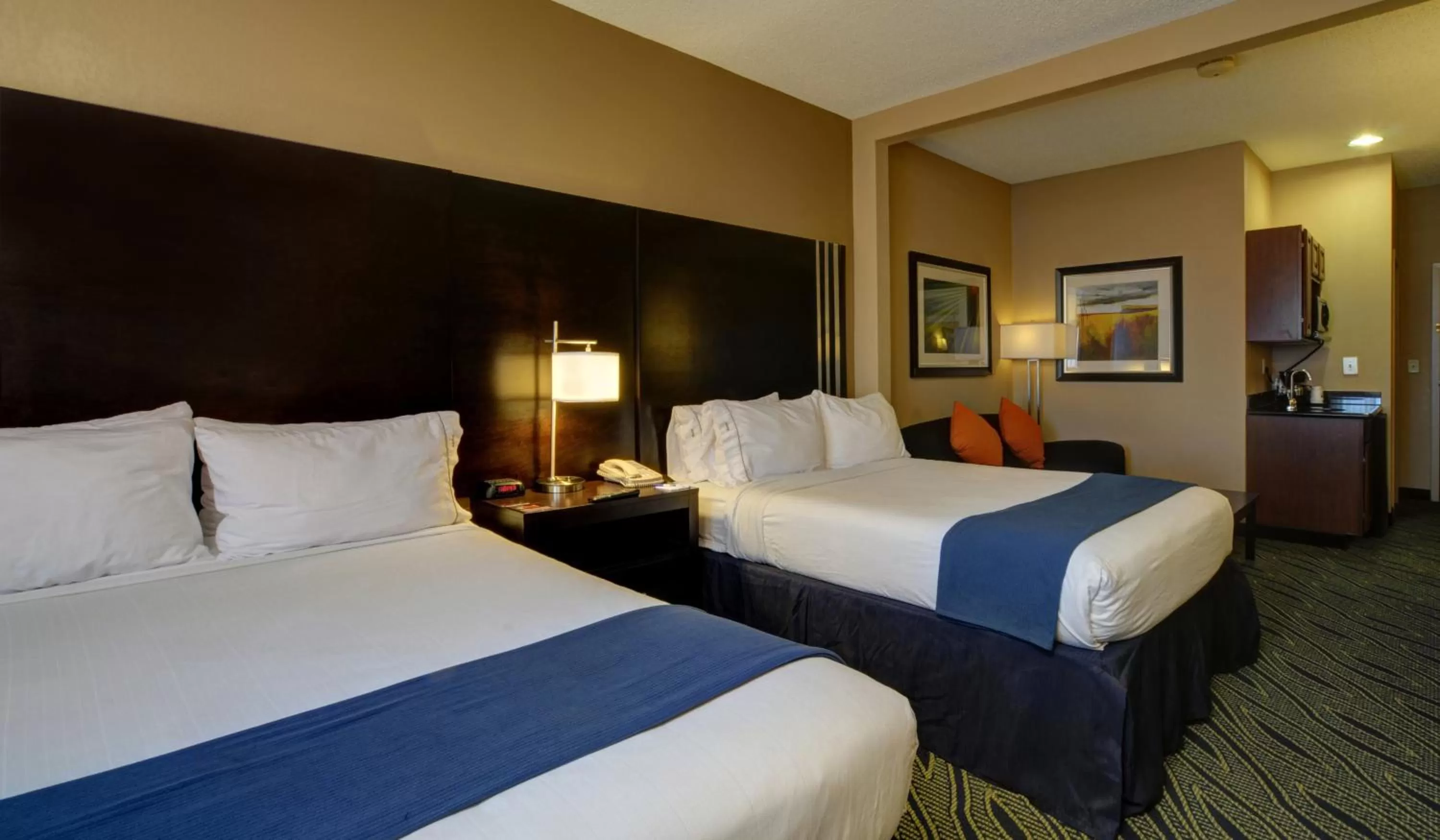 Holiday Inn Express & Suites Midwest City by IHG