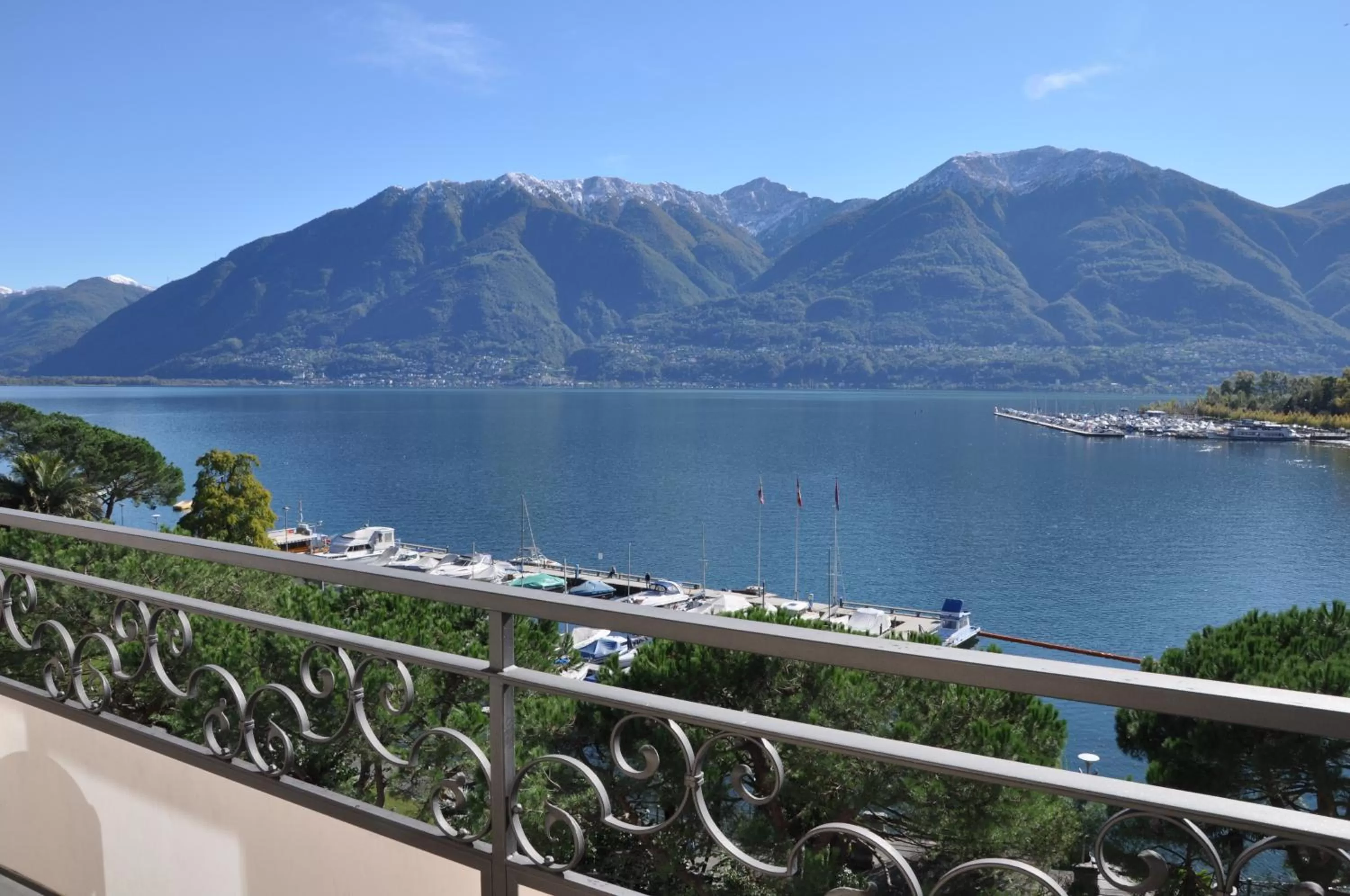 Double Room with Balcony and Lake View in Hotel Geranio Au Lac