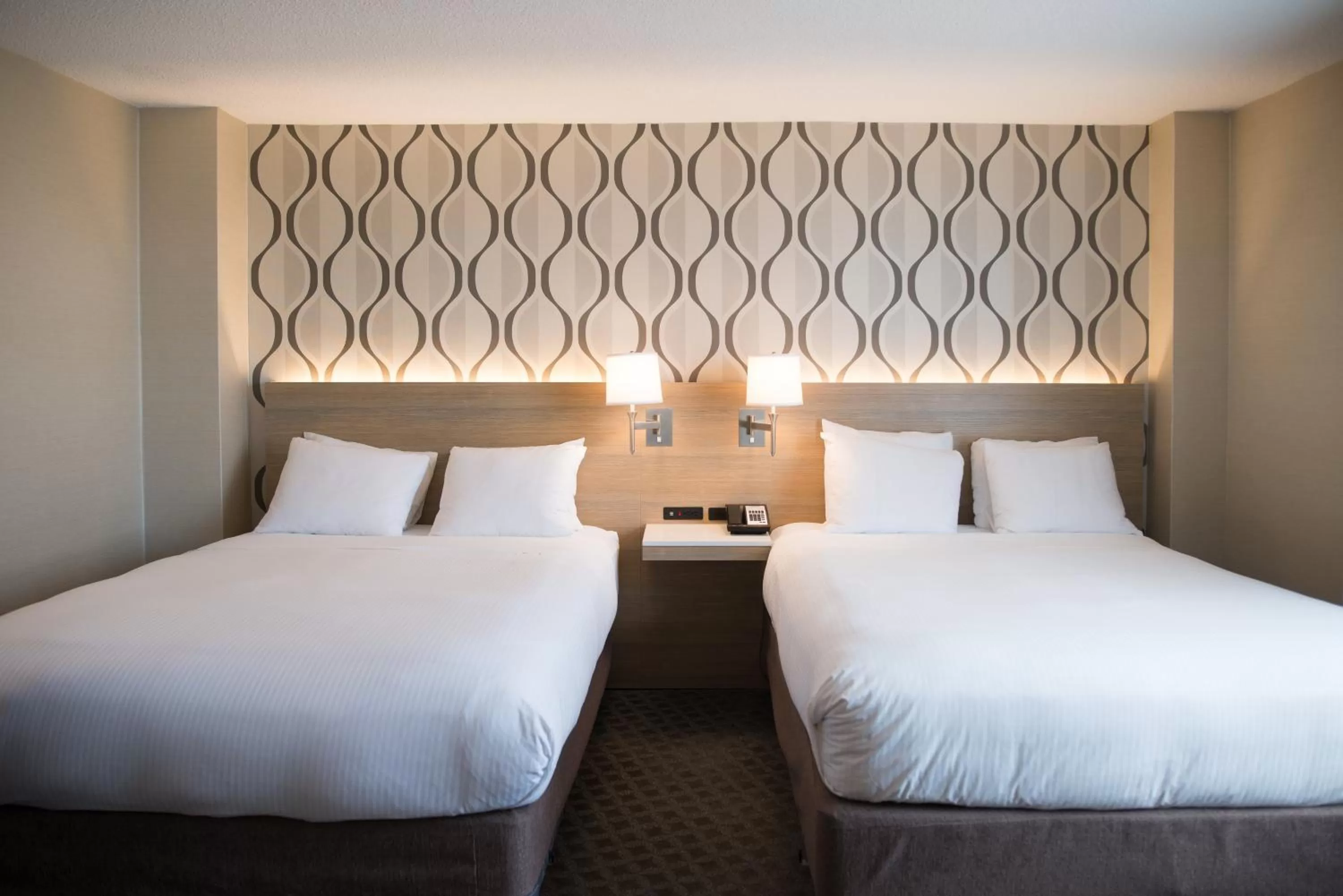 Premium Queen Room with Two Queen Beds and Lake View in Radisson Hotel Duluth-Harborview