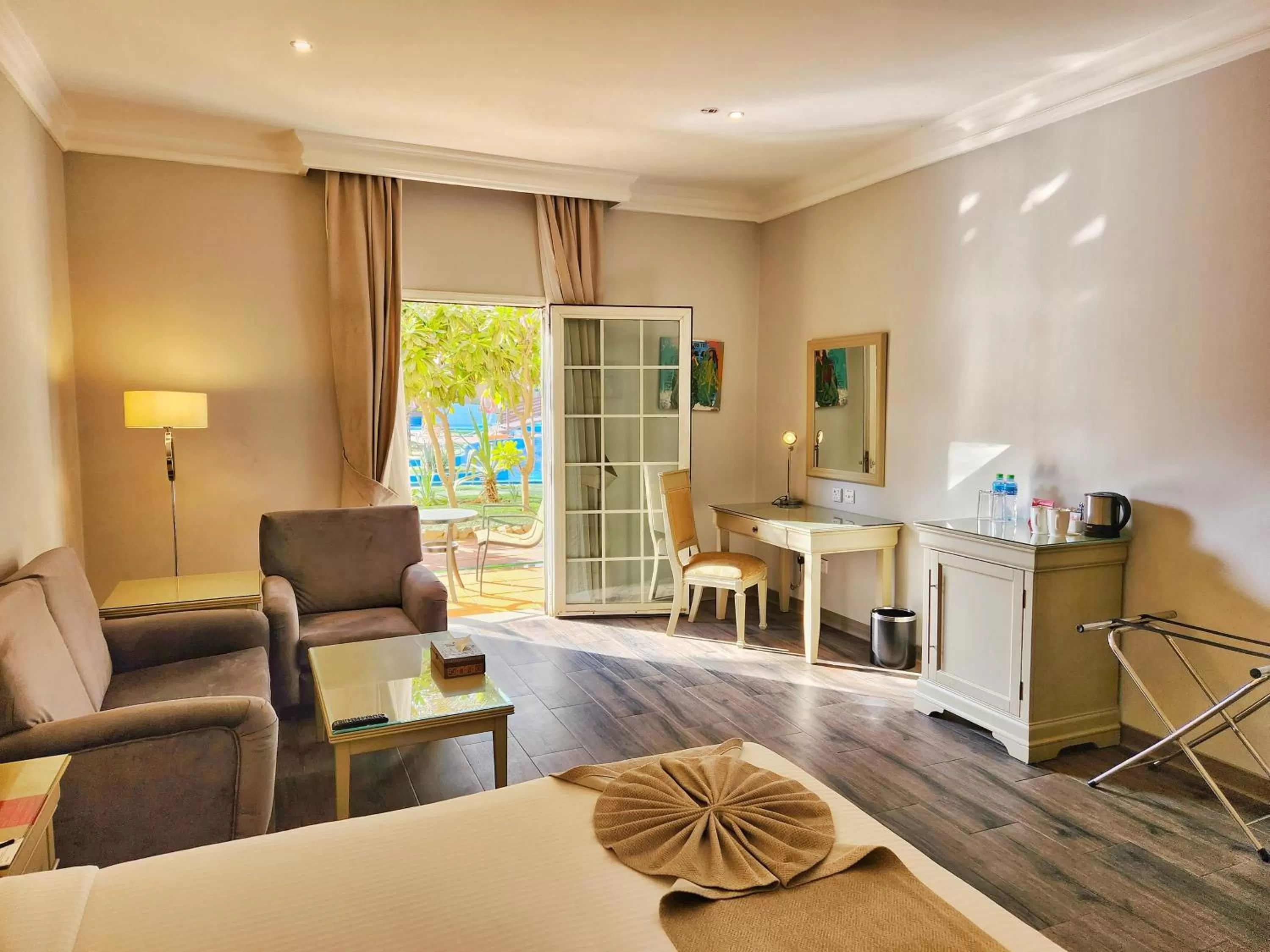 Deluxe King Room in Mövenpick Hotel Kuwait