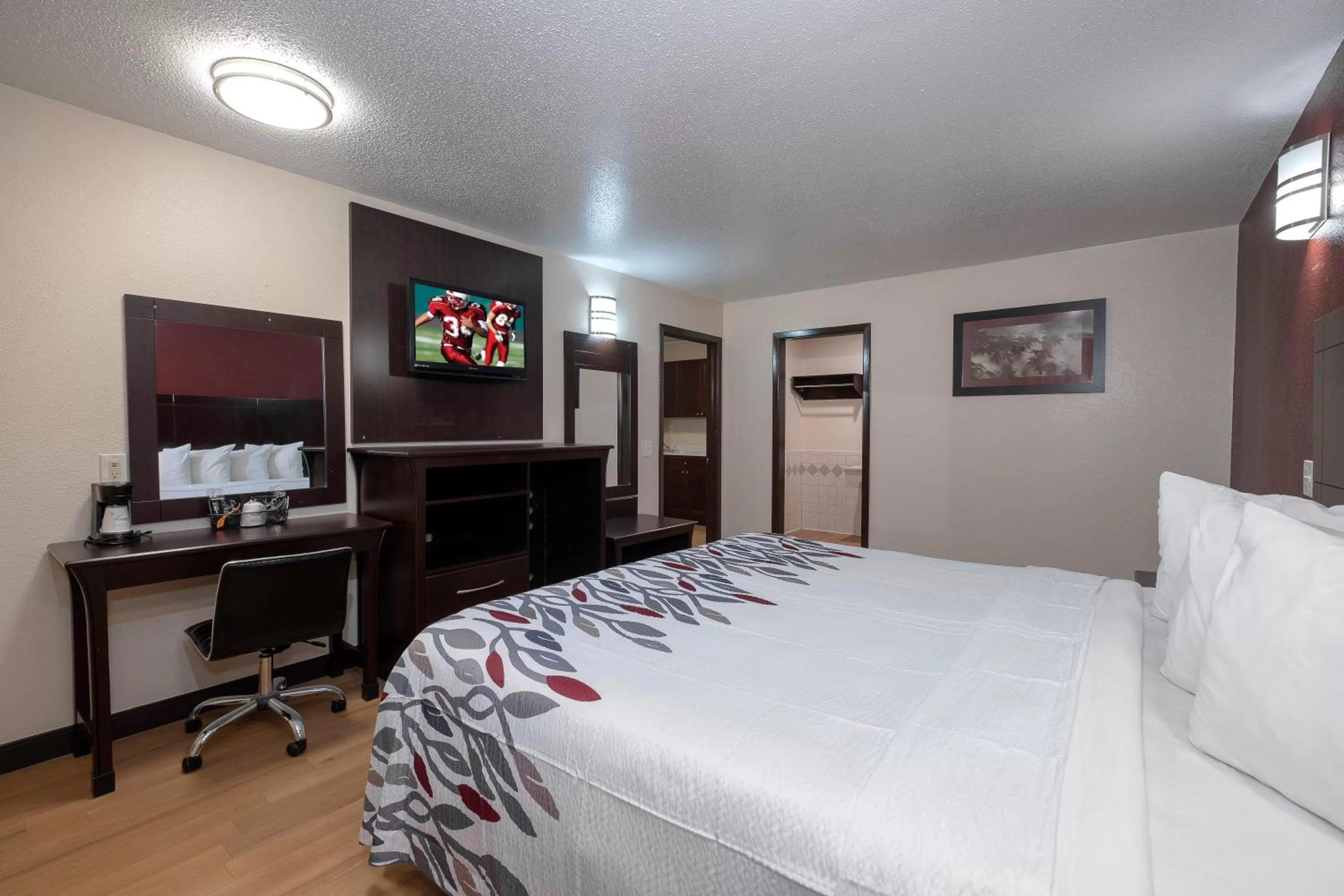 Deluxe King Room Disability Access Smoking in Red Roof Inn Morgan City