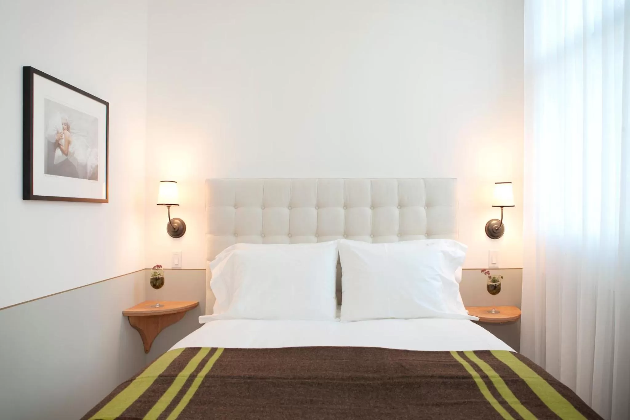 Deluxe Queen in The Broome