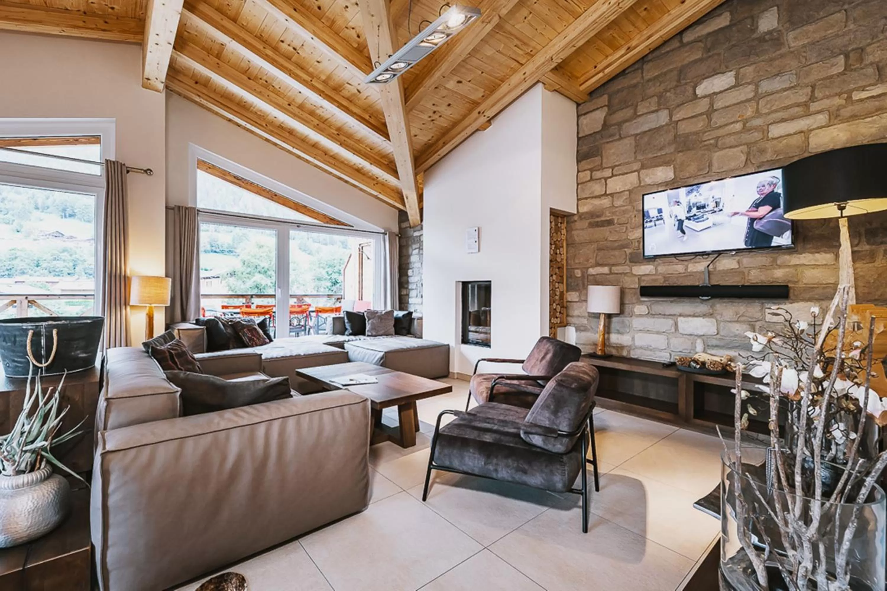 Four-Bedroom Penthouse with Balcony in AvenidA Mountain Lodges Kaprun