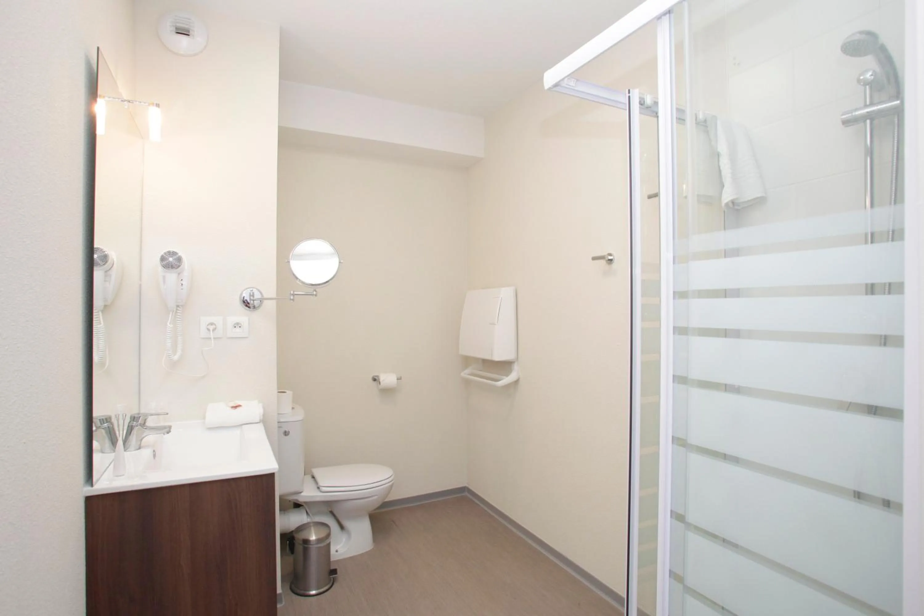 Single Room in Appart'hôtel Odalys City - Orléans Centre