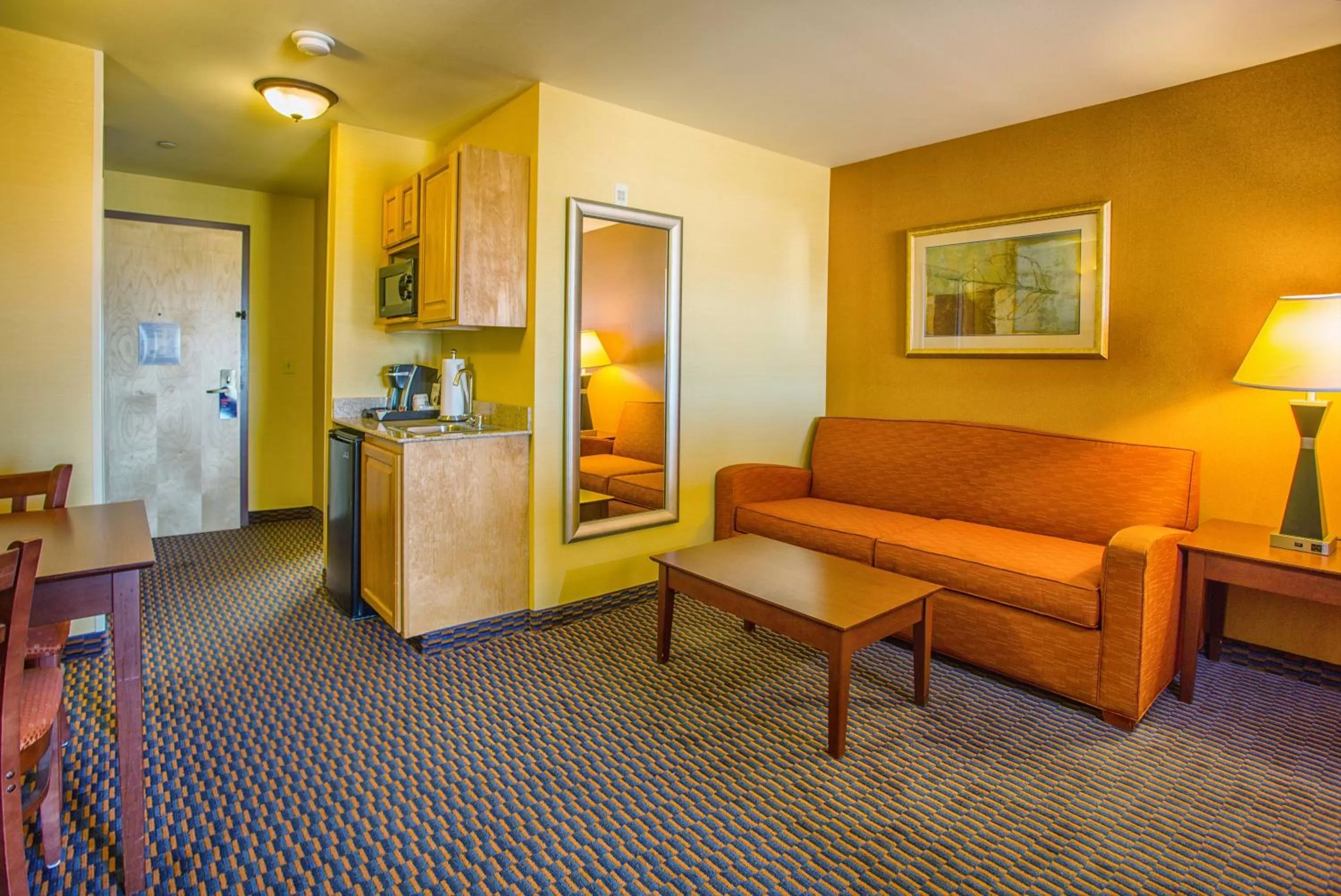 King Suite with Balcony in Holiday Inn Express Hotel & Suites Richland
