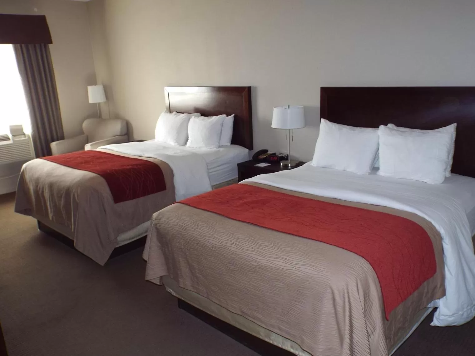 Queen Room with Two Queen Beds and Bath Tub - Mobility/Hearing Access - Non-Smoking in Baymont by Wyndham Columbus