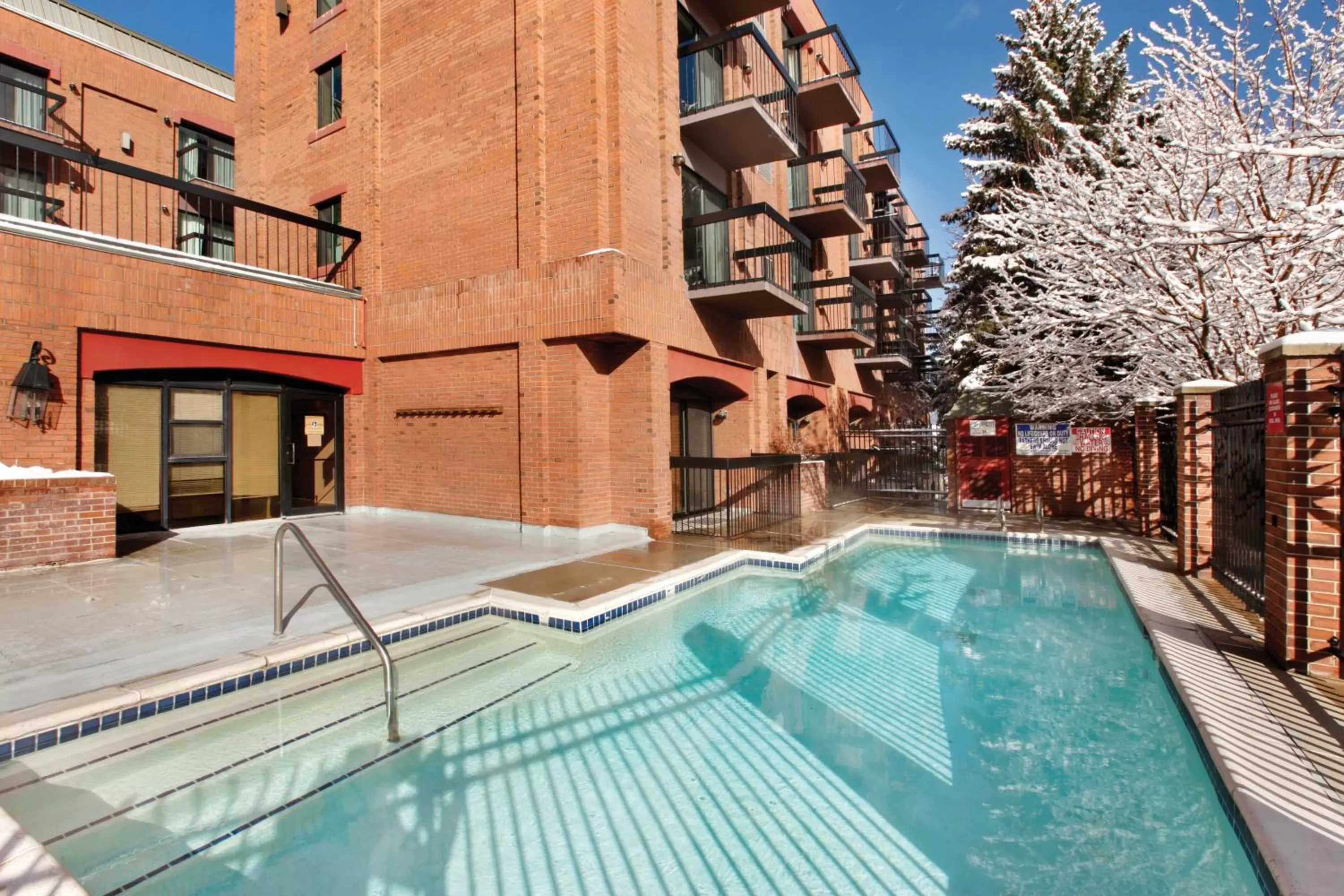 Swimming pool in Shadow Ridge by All Seasons Resort Lodging