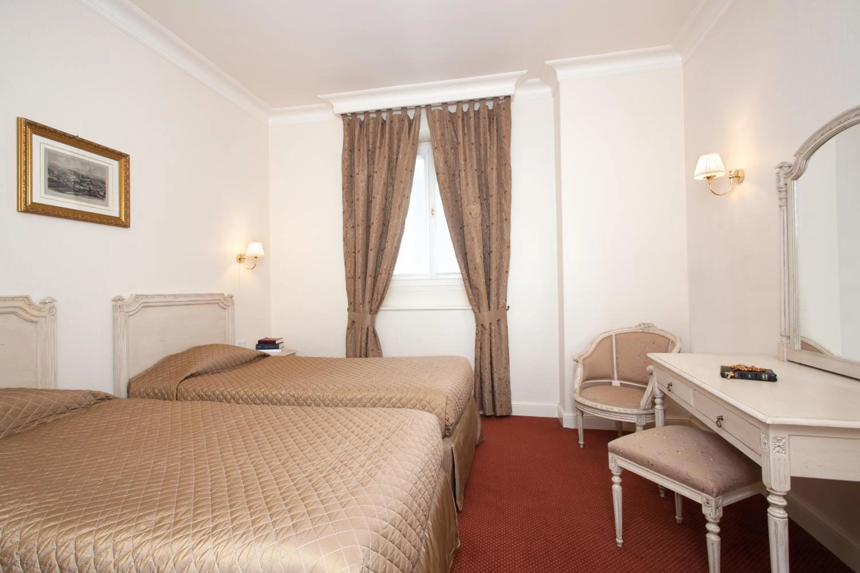 Classic Triple Room in Grand Hôtel Moderne