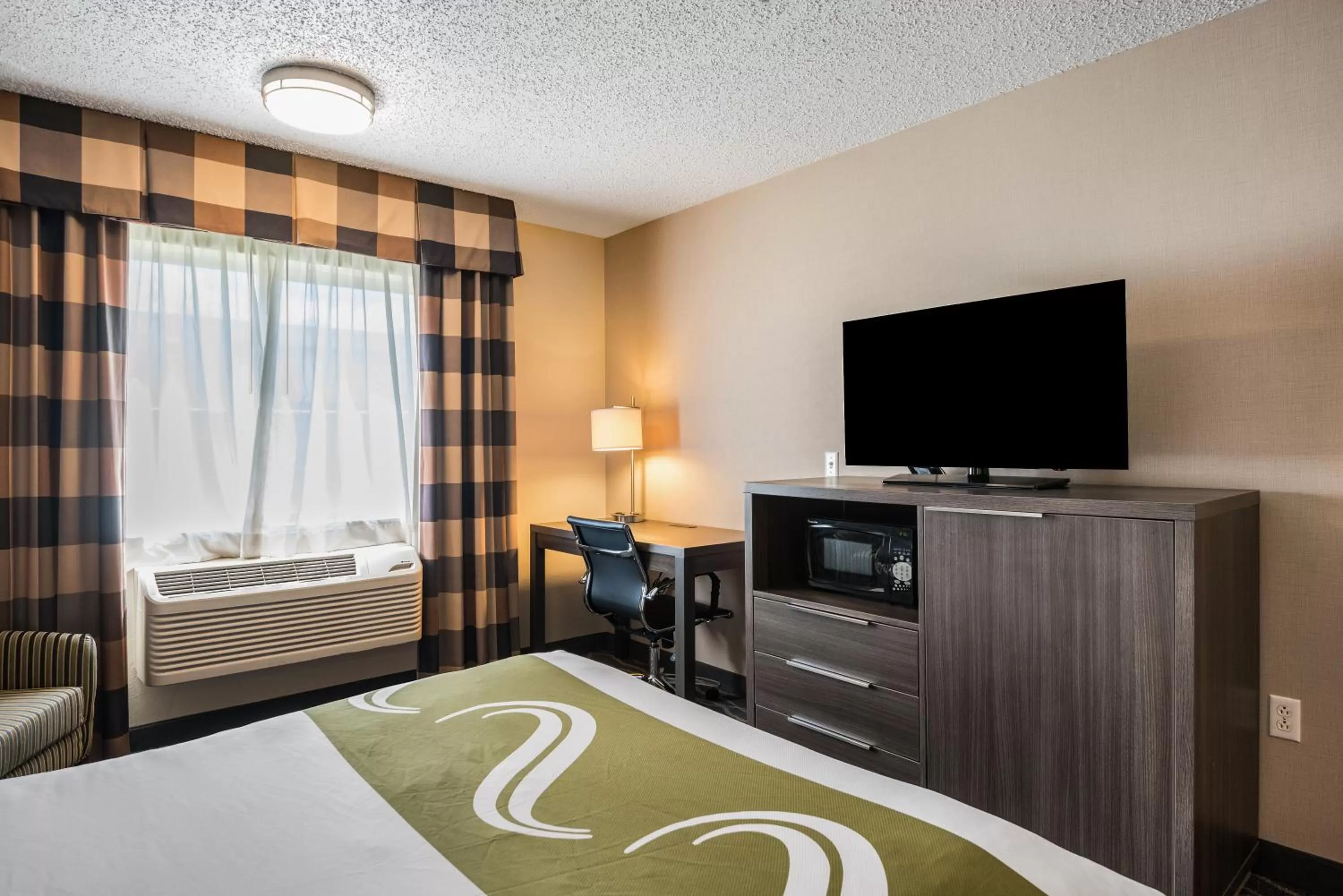 Queen Room with Roll-In Shower - Accessible/Non-Smoking in Quality Inn & Suites Missoula