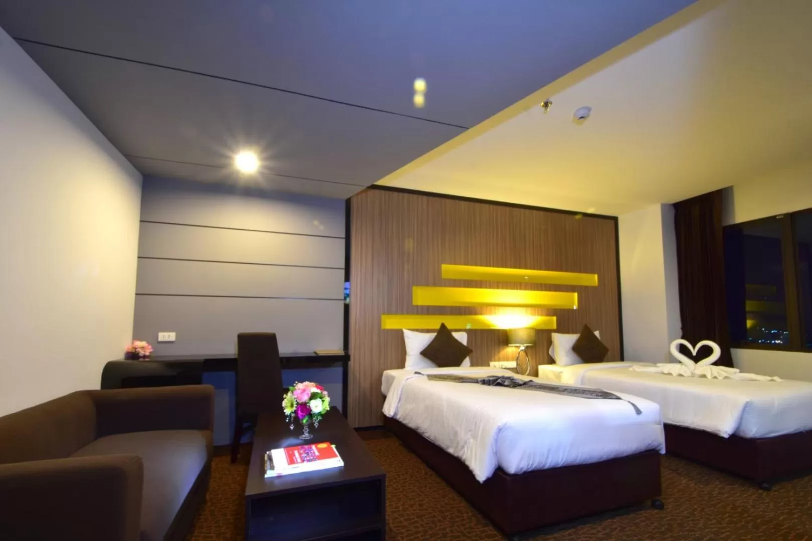 Deluxe Twin Room in Siam Oriental Hotel