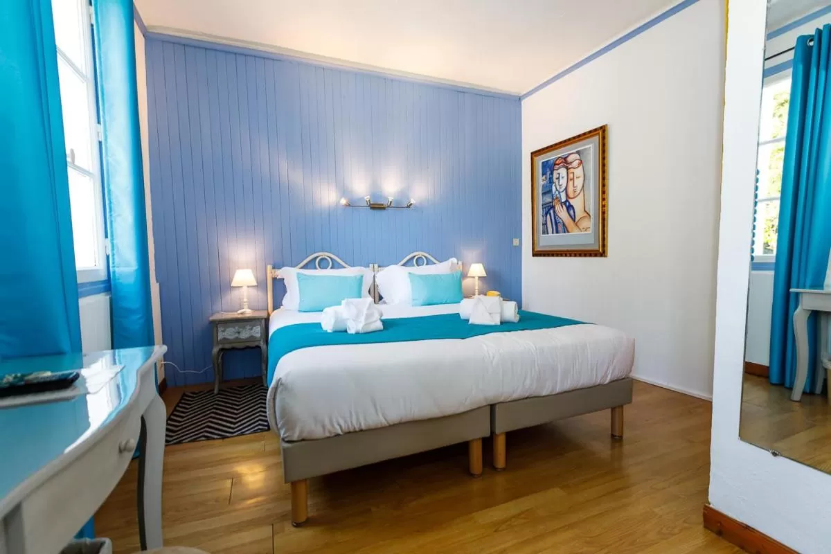 Triple Room (2 Adults + 1 Child) in Hôtel Les Liserons de Mougins