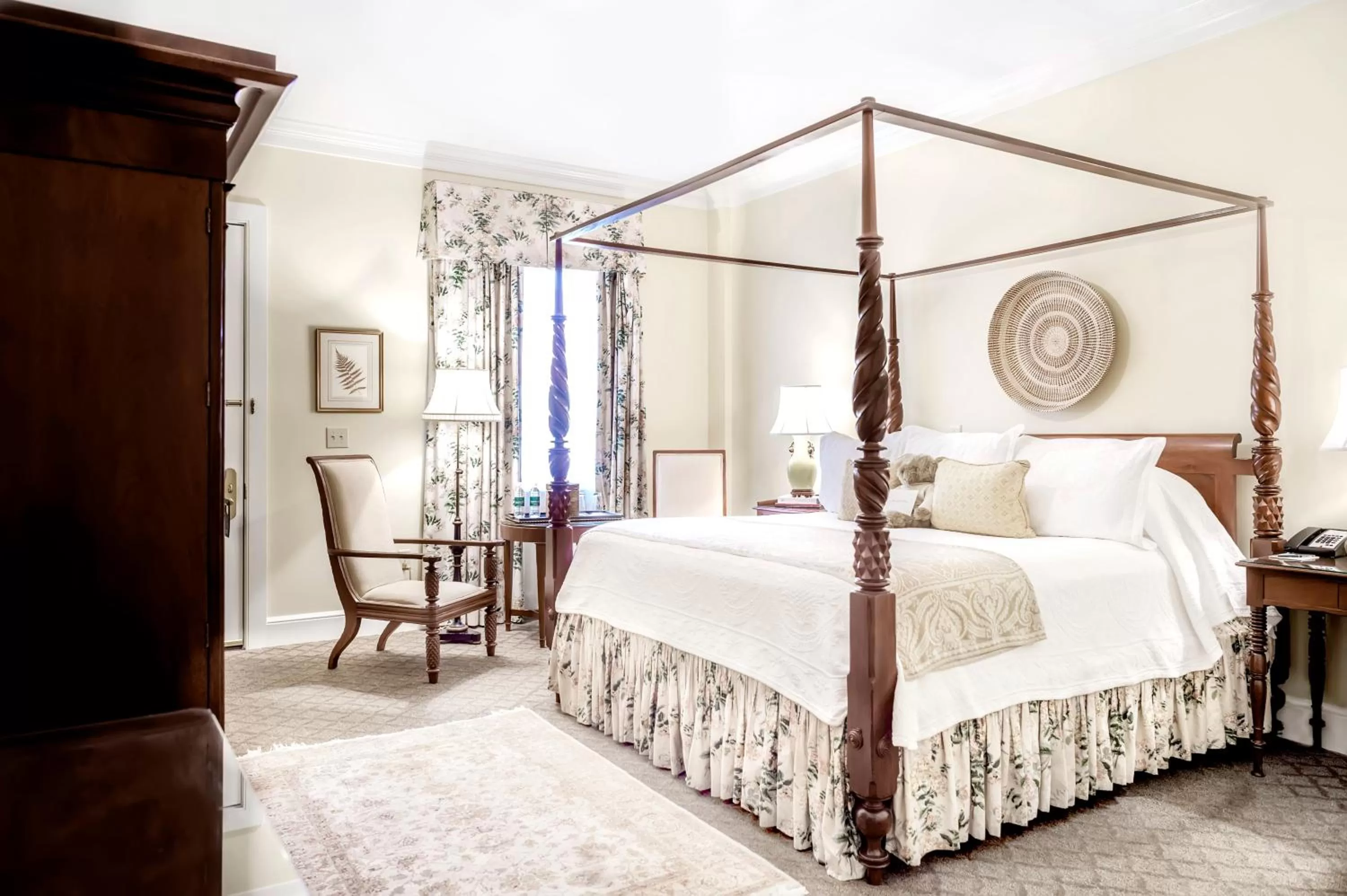 Piazza King in Planters Inn - Charleston