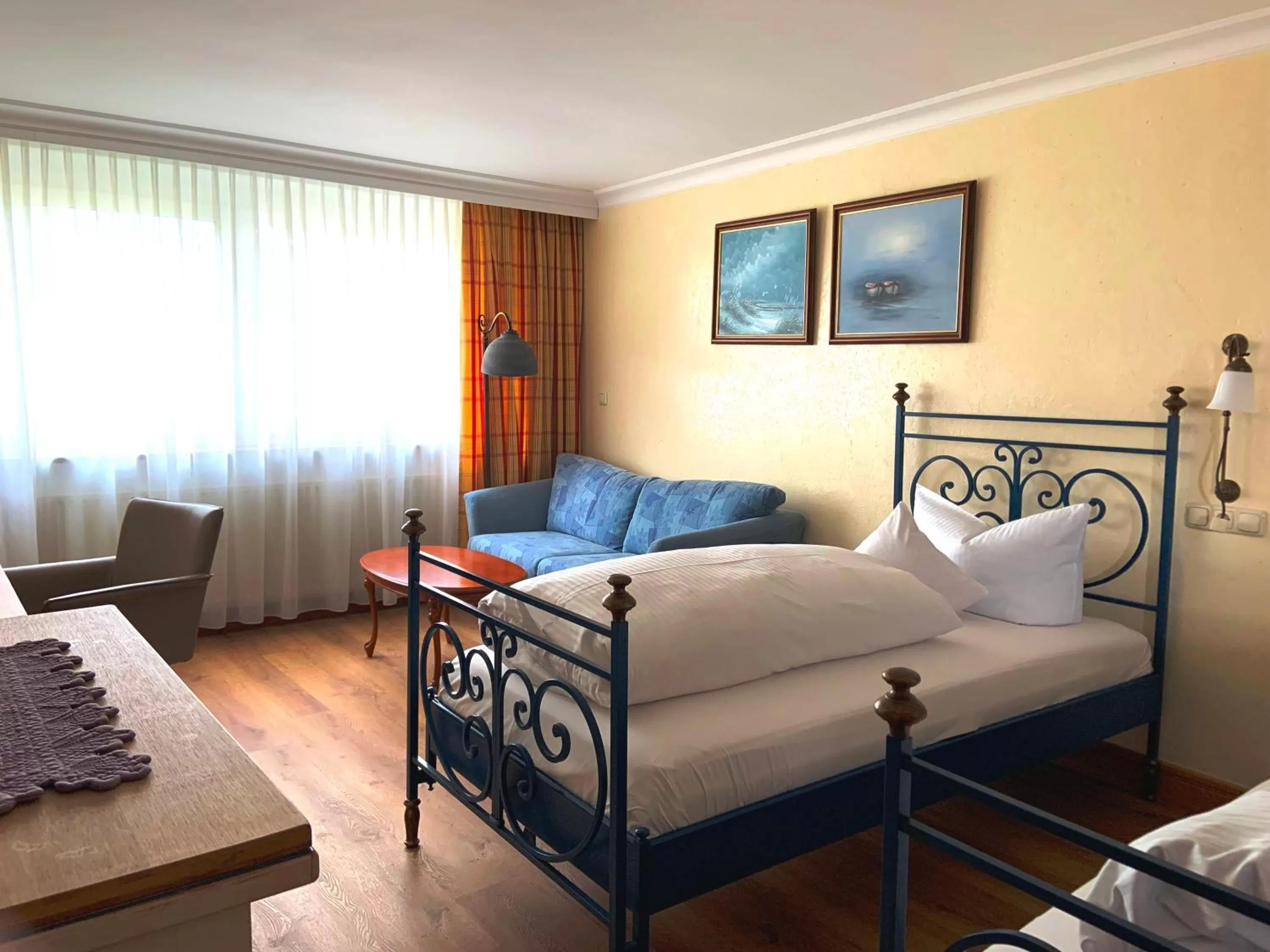 Bavarian Country-Style Double Room in Ringhotel Alpenhof - Patchworkhotel
