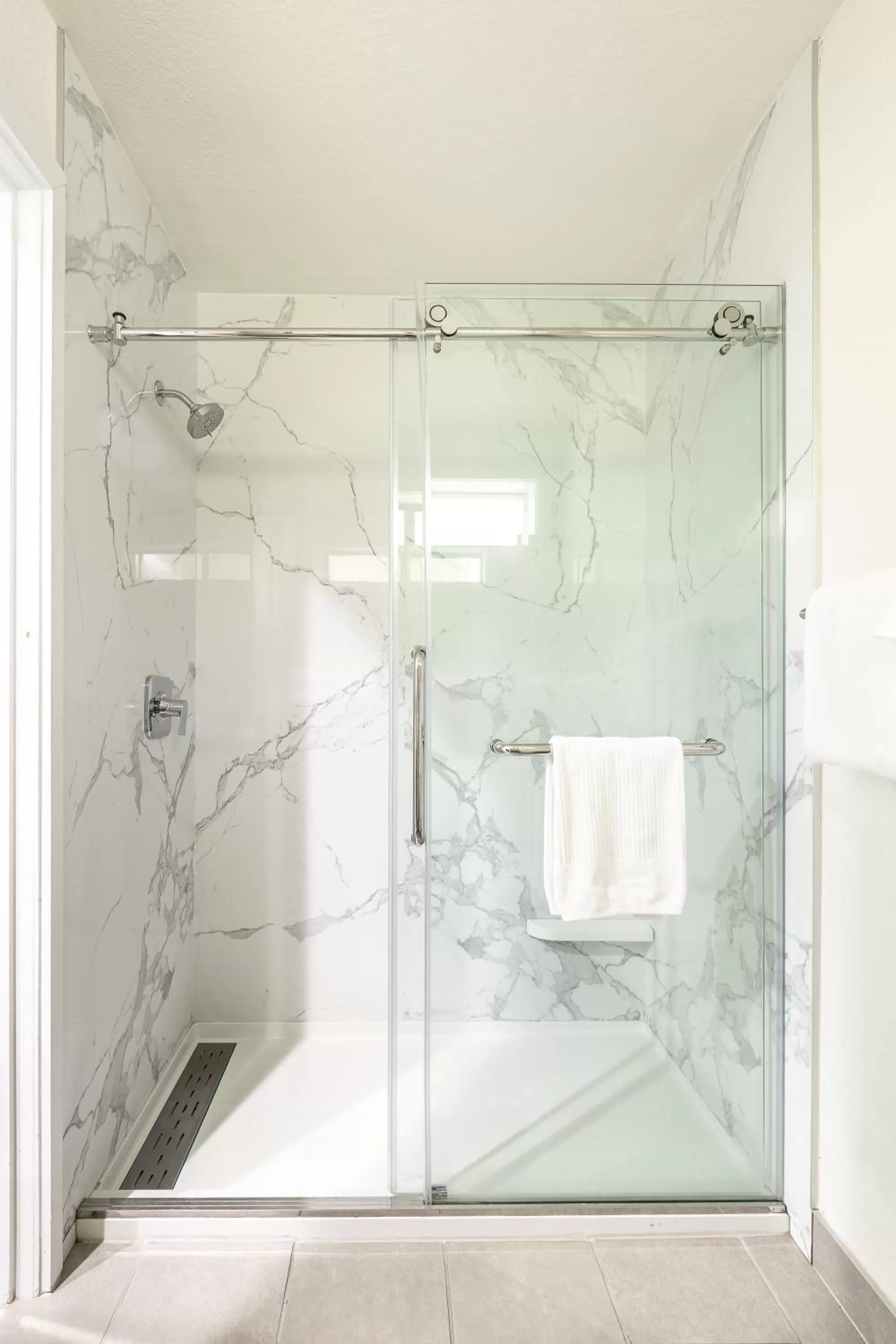 Deluxe Room in Jot's Resort