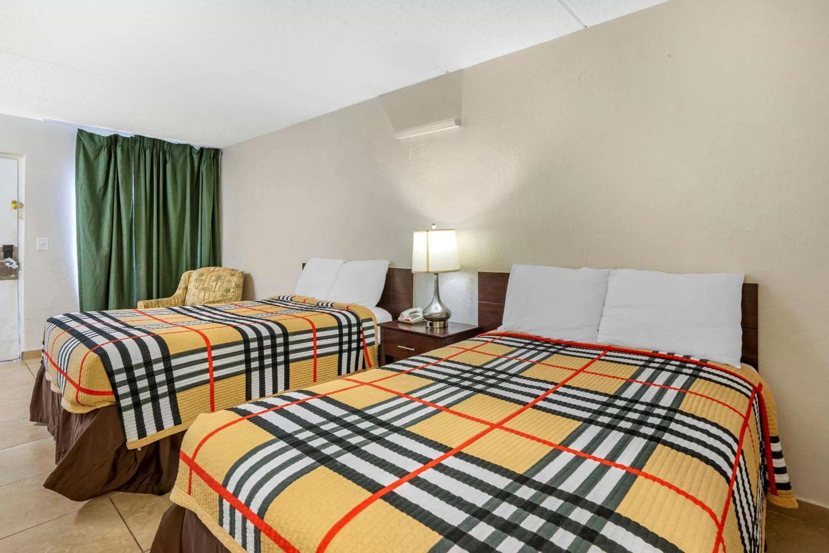 Standard Double Room with Two Double Beds - Smoking in Rodeway Inn Clearwater-Dunedin
